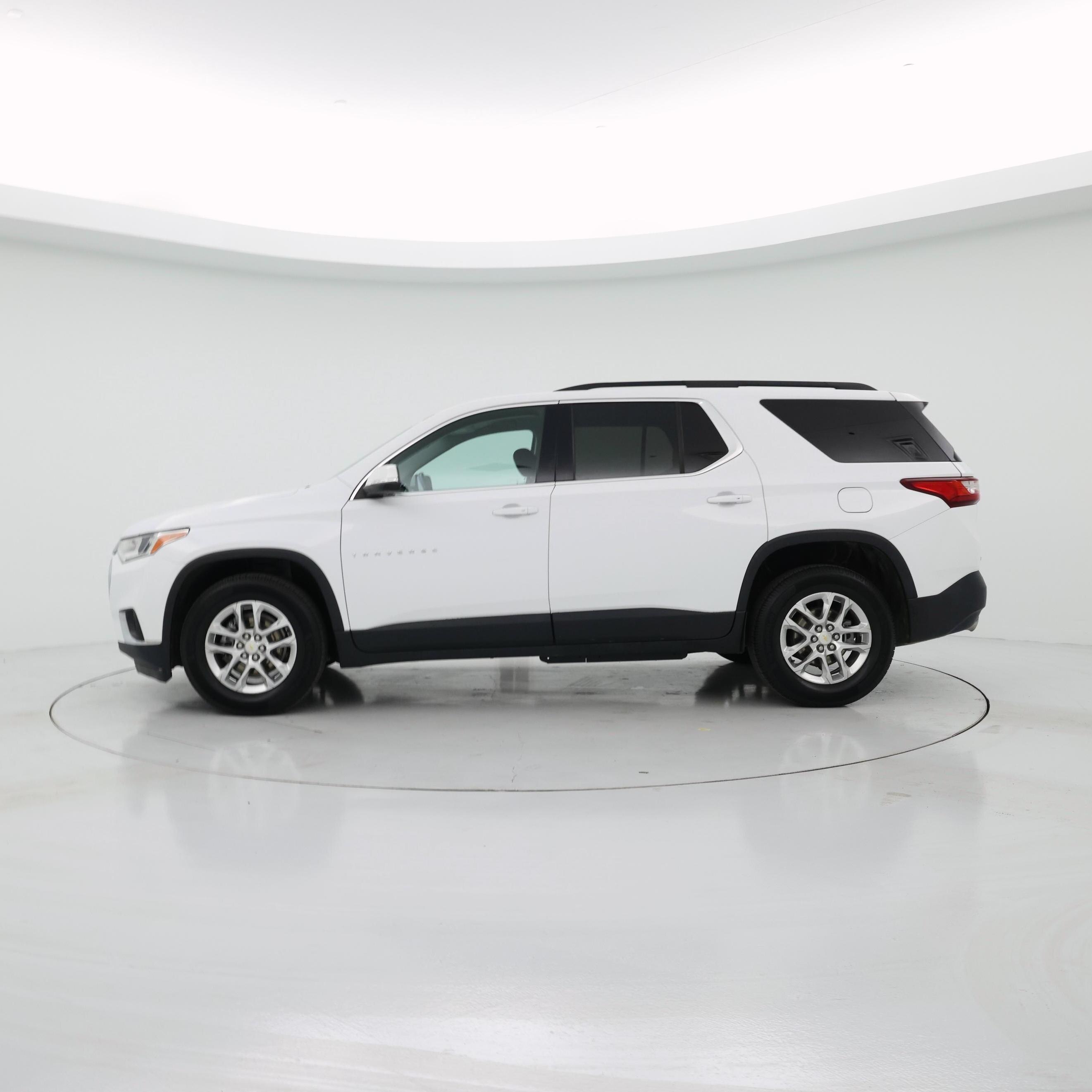 Thumbnail: 2021 Chevrolet Traverse - 3