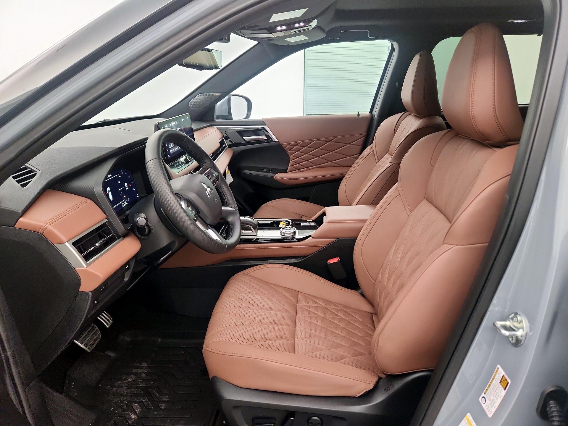 Thumbnail: 2025 Mitsubishi Outlander - 9