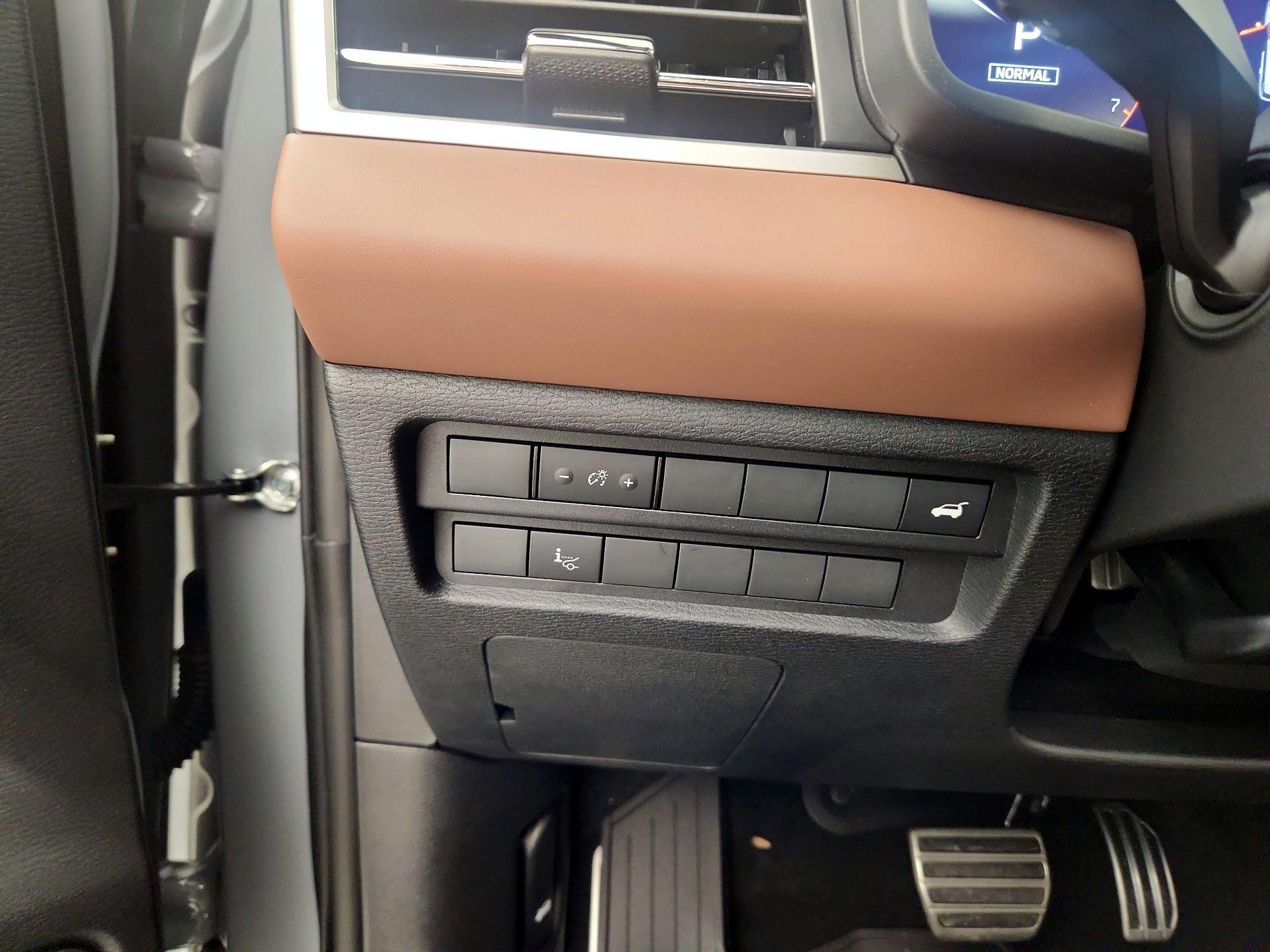 Thumbnail: 2025 Mitsubishi Outlander - 11