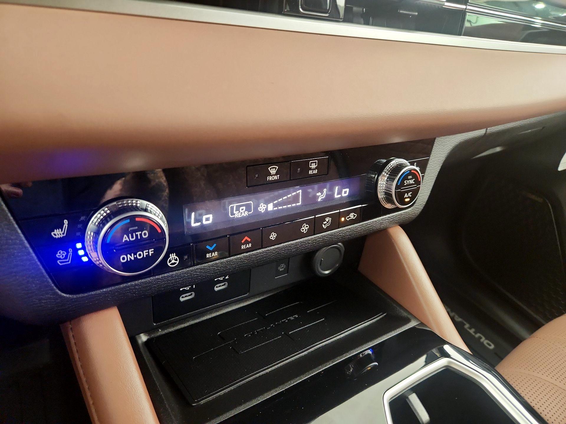 Thumbnail: 2025 Mitsubishi Outlander - 14