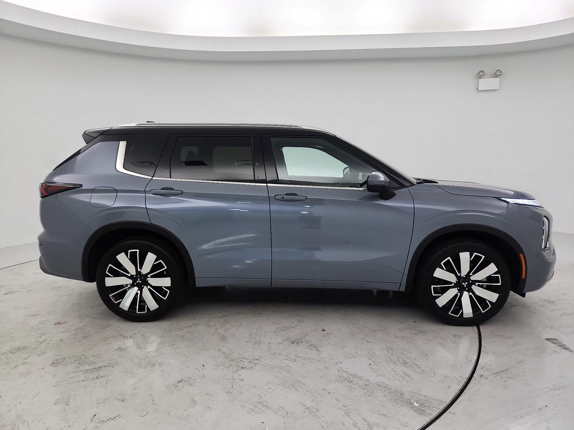 Thumbnail: 2025 Mitsubishi Outlander - 4