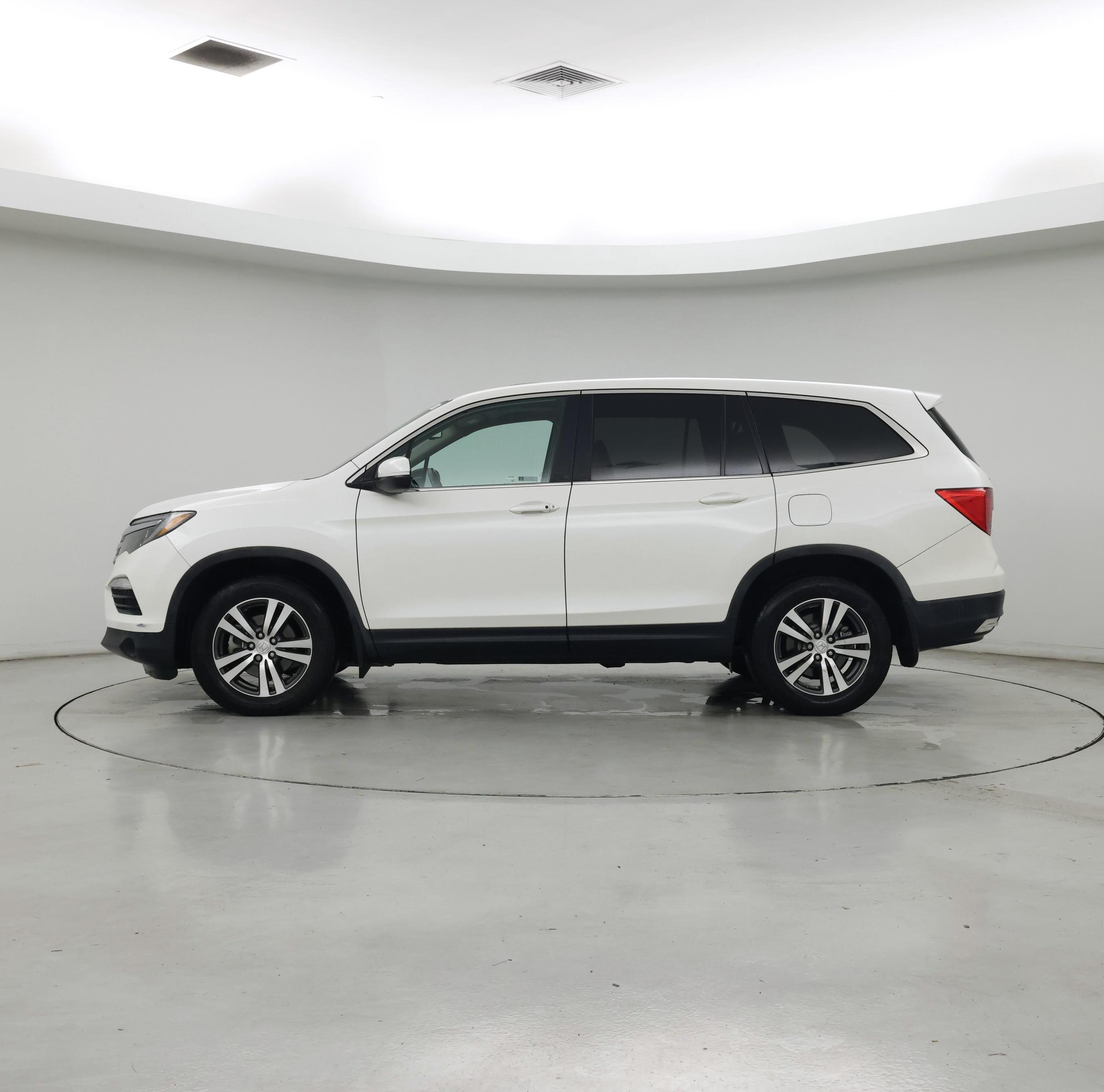 Thumbnail: 2018 Honda Pilot - 3