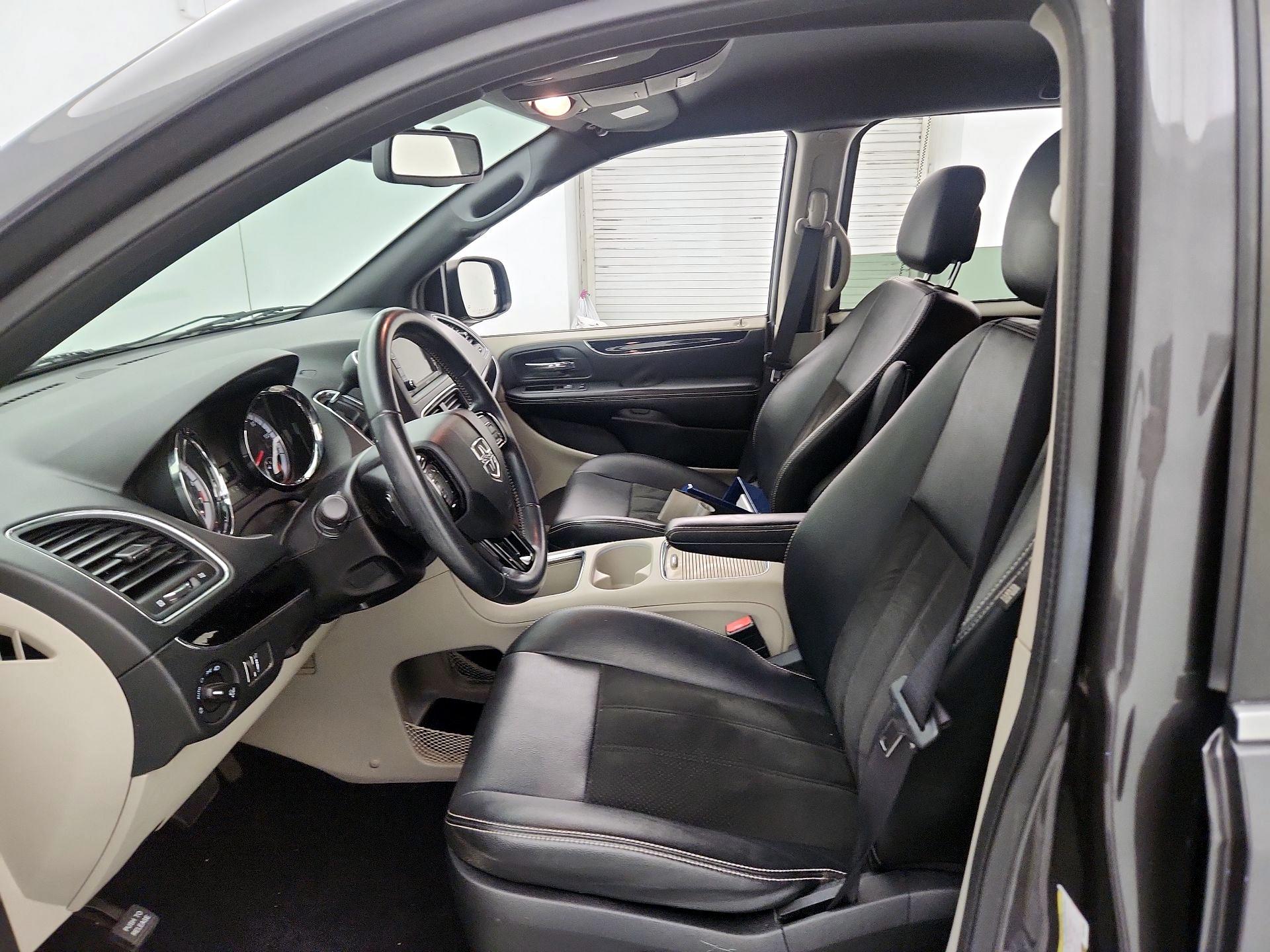 Thumbnail: 2019 Dodge Grand Caravan - 11