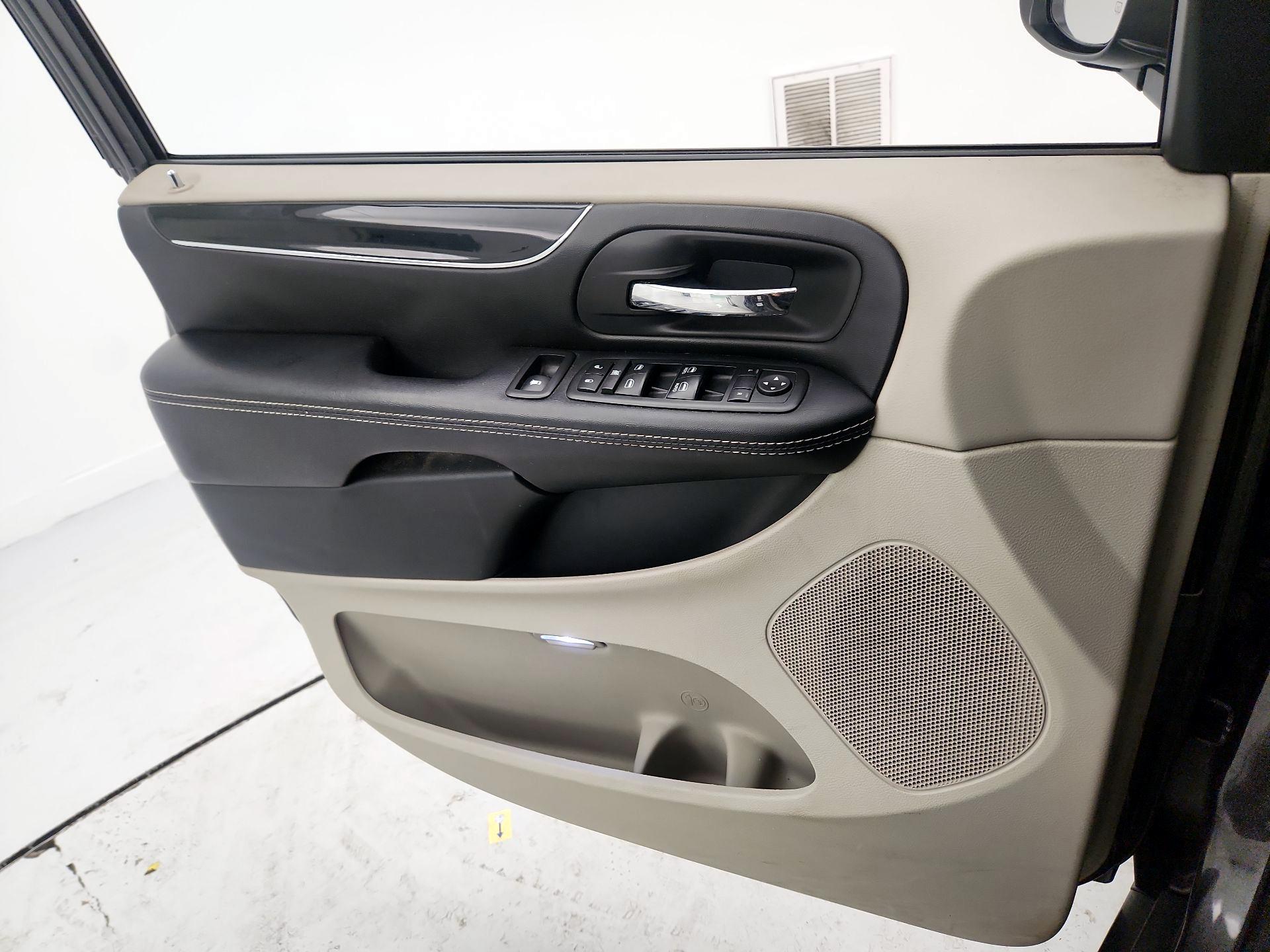 Thumbnail: 2019 Dodge Grand Caravan - 12