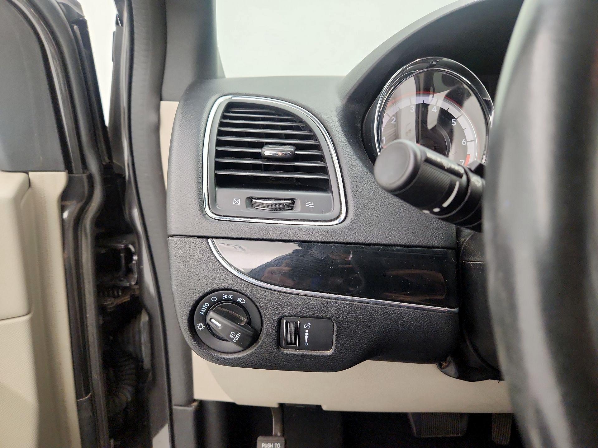 Thumbnail: 2019 Dodge Grand Caravan - 13