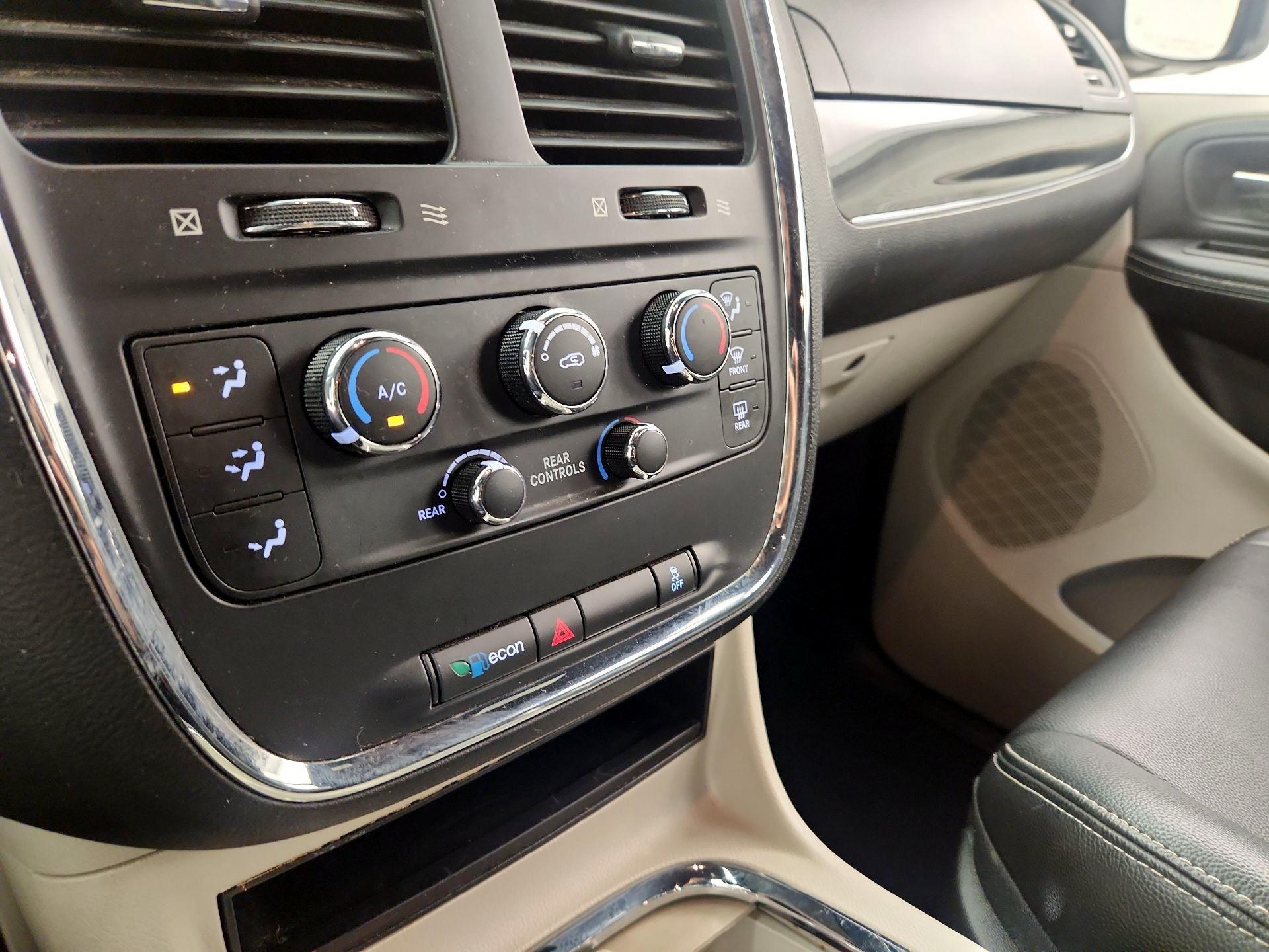 Thumbnail: 2019 Dodge Grand Caravan - 16