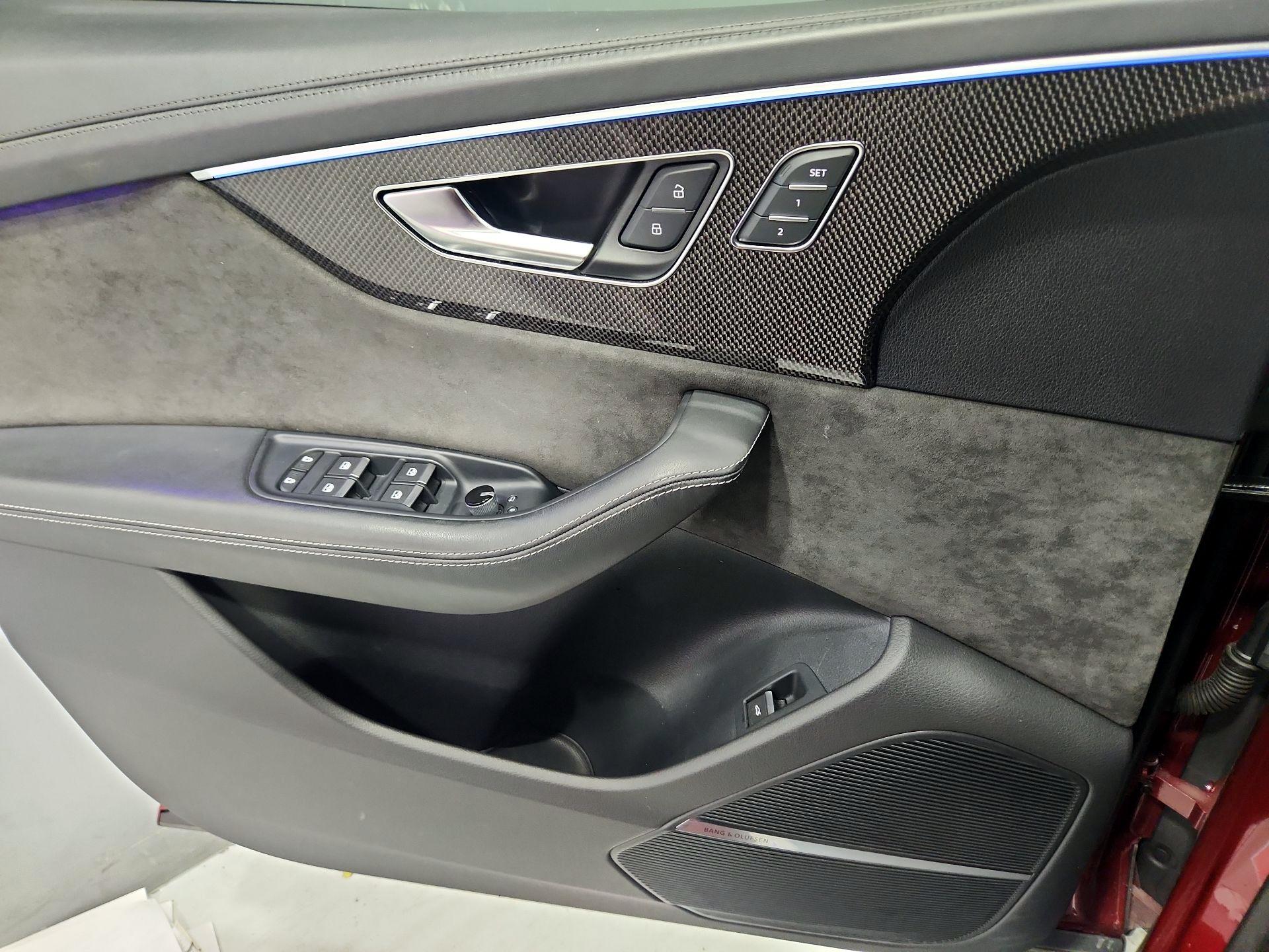 Thumbnail: 2022 Audi SQ8 - 12