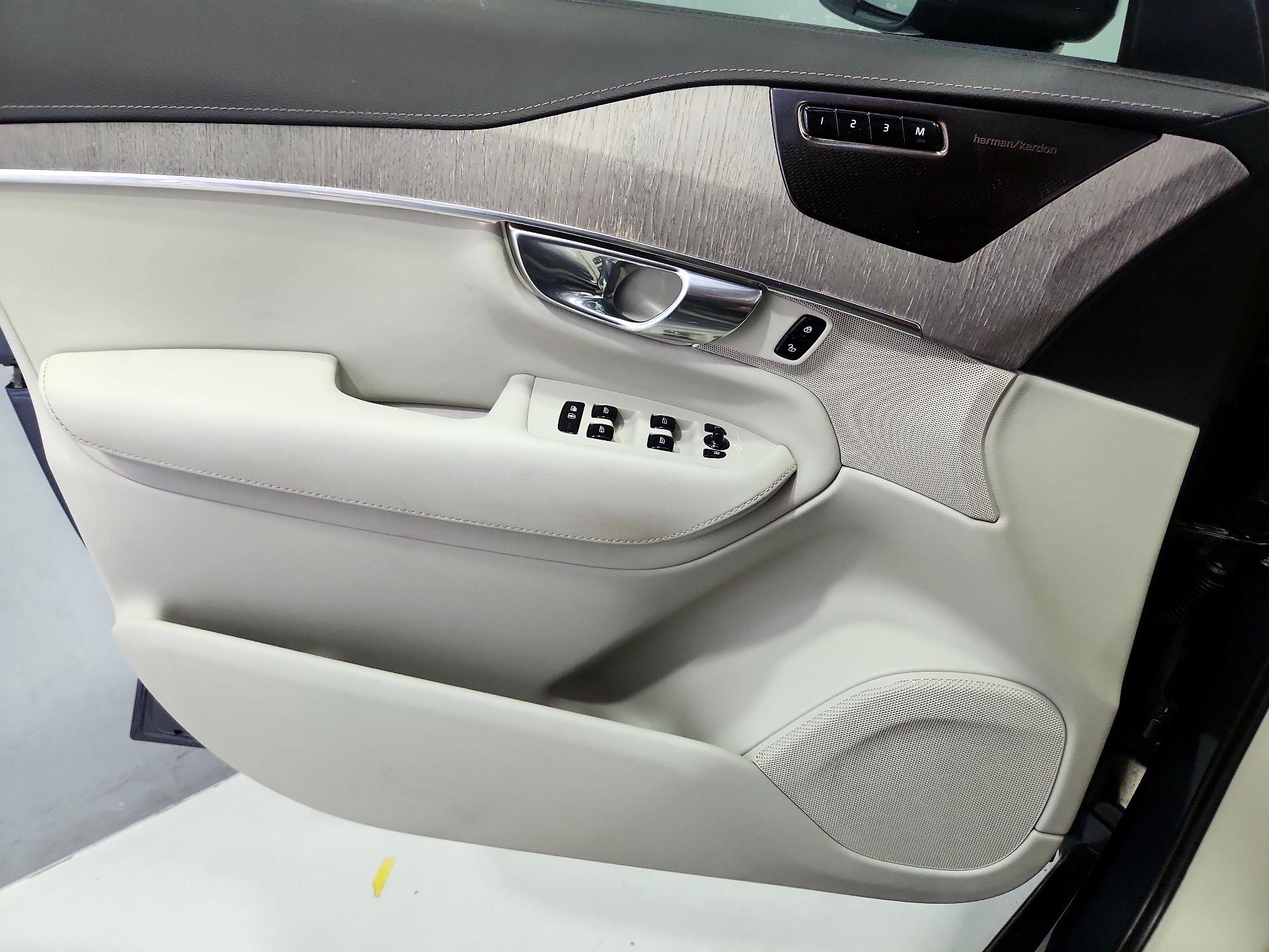 Thumbnail: 2022 Volvo XC90 - 12