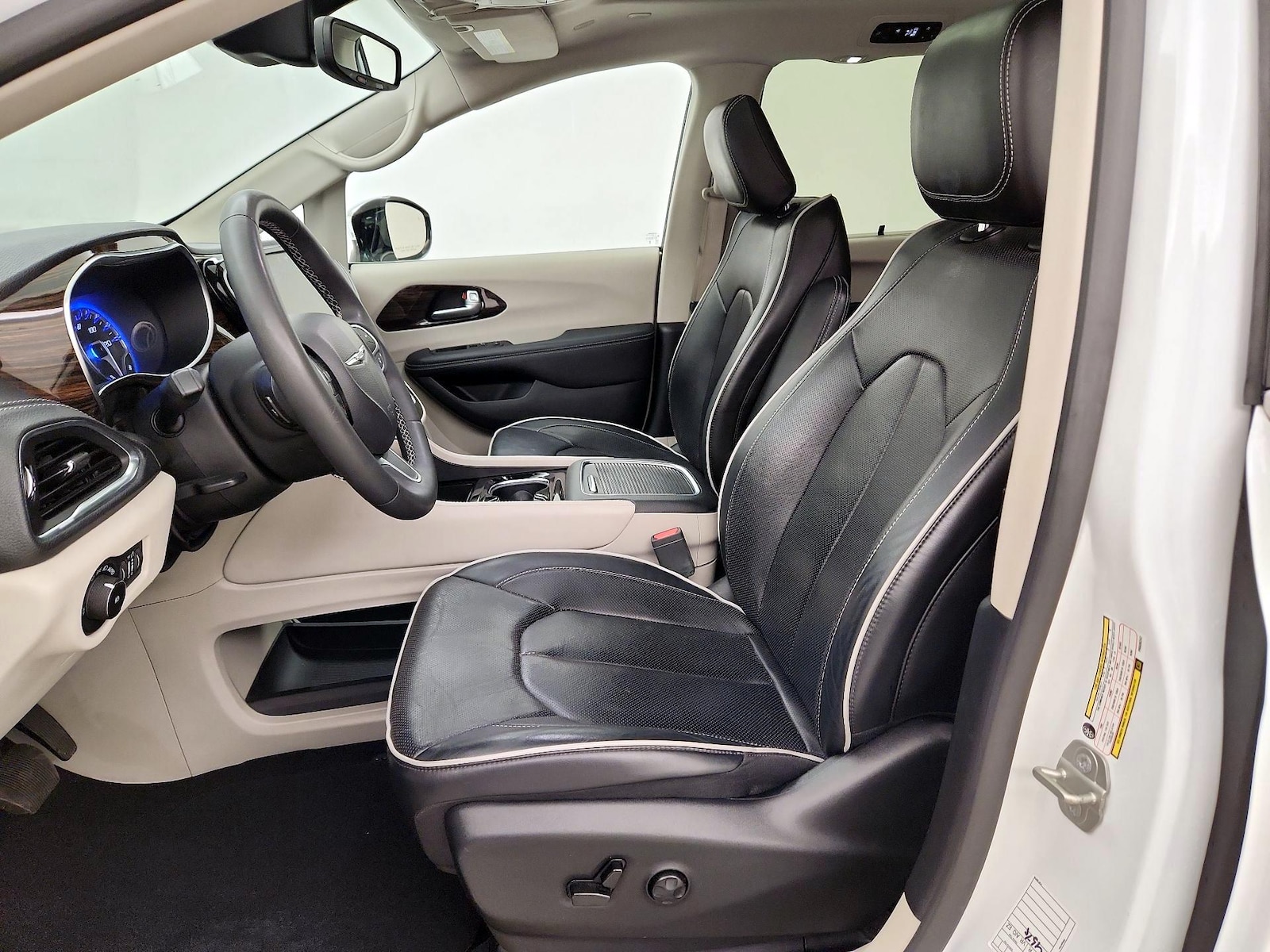 2023 Chrysler Pacifica Limited - Photo 12
