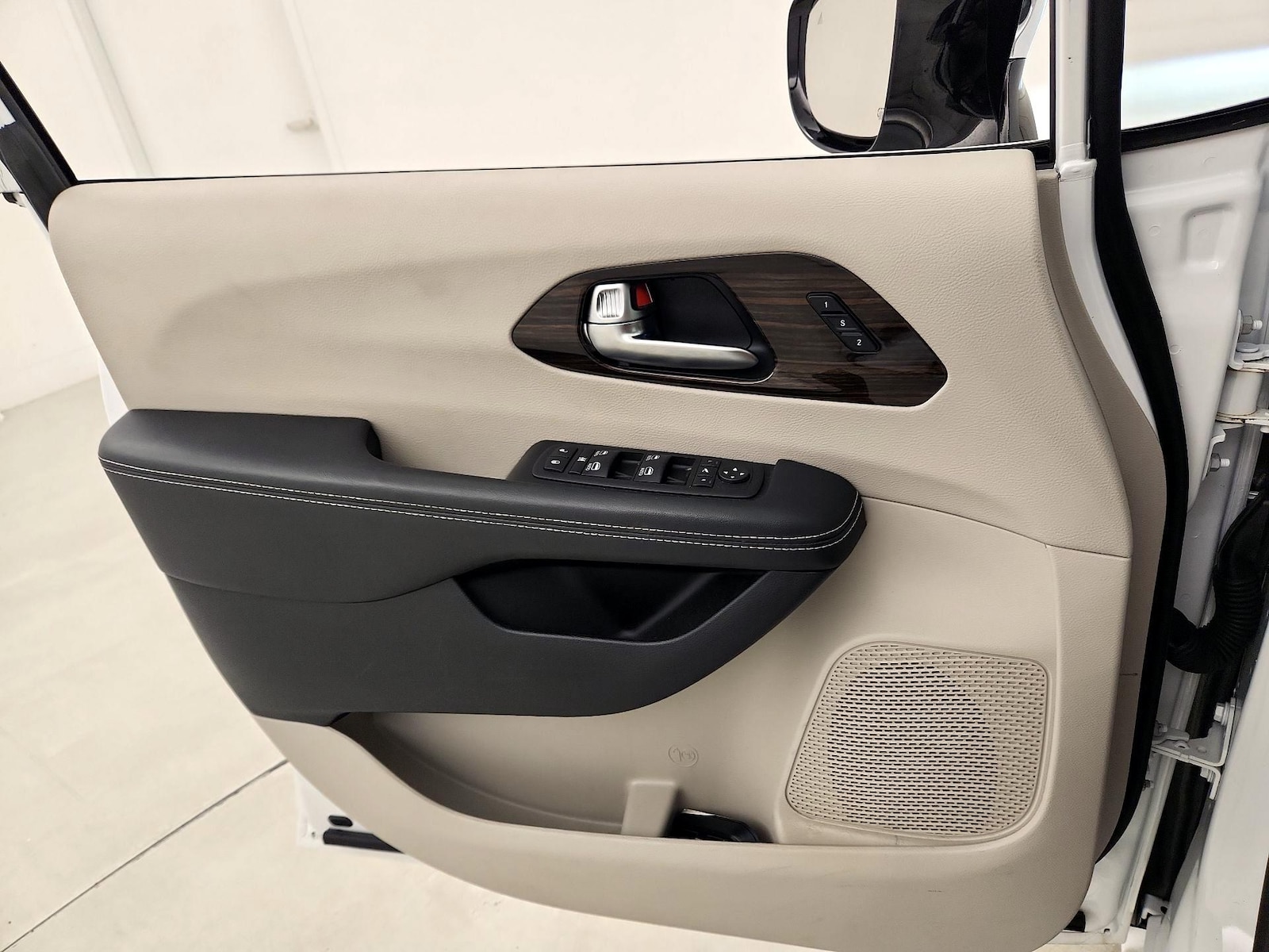 2023 Chrysler Pacifica Limited - Photo 13