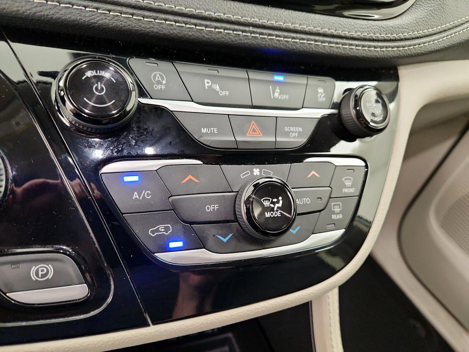 2023 Chrysler Pacifica Limited - Photo 18