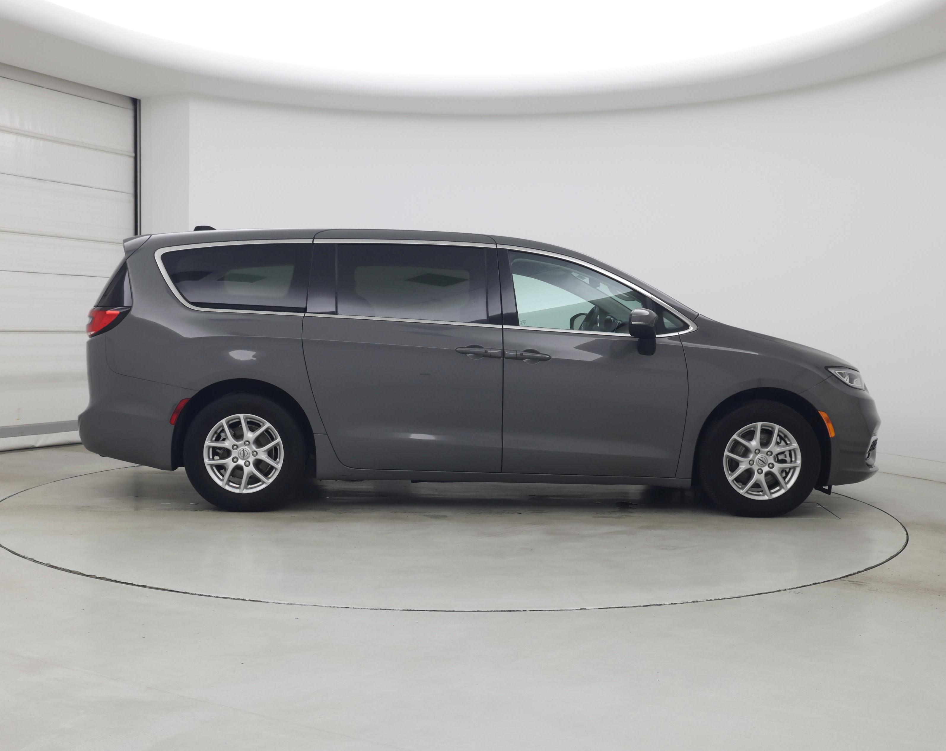 Thumbnail: 2023 Chrysler Pacifica - 7