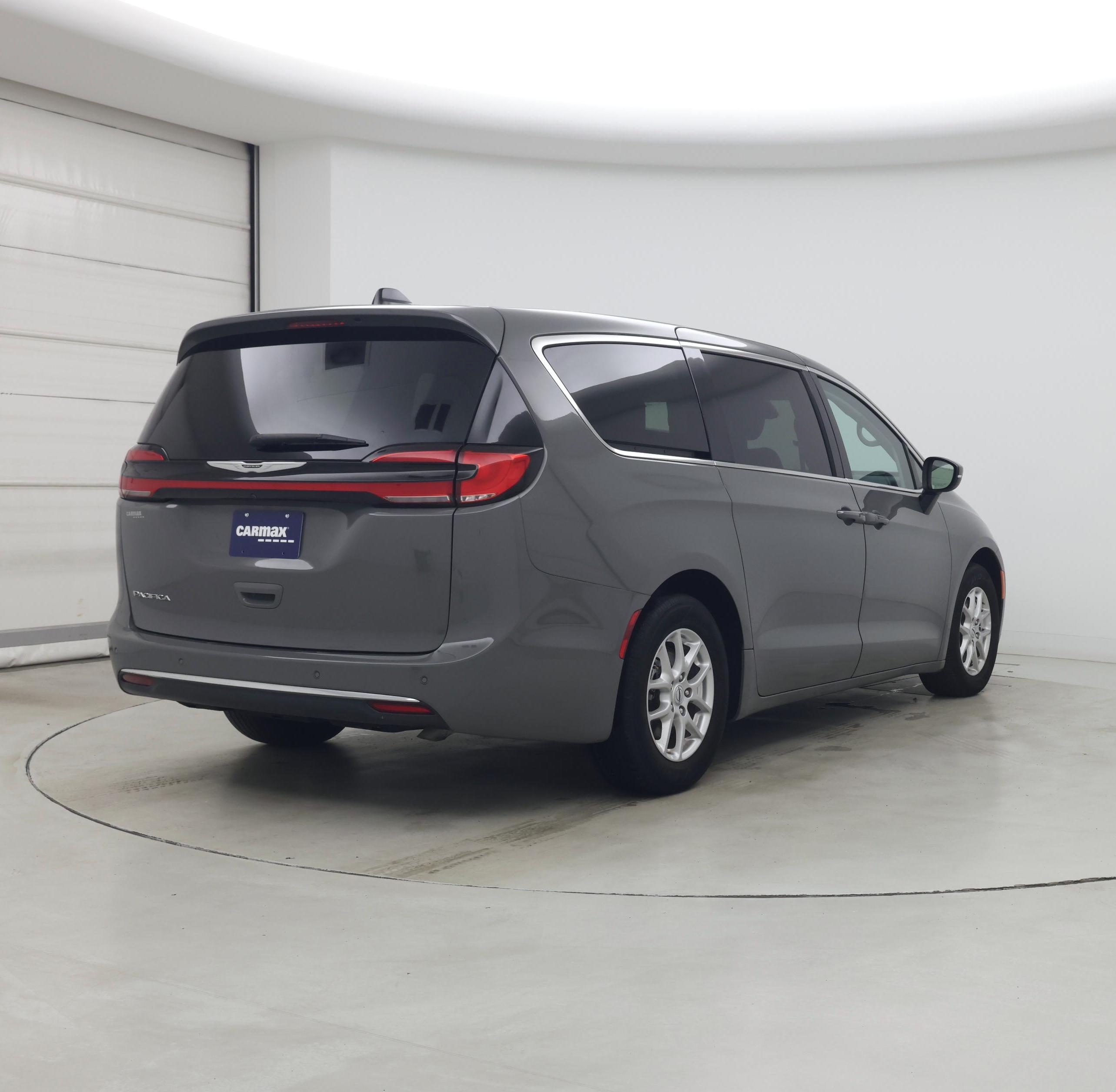 Thumbnail: 2023 Chrysler Pacifica - 8
