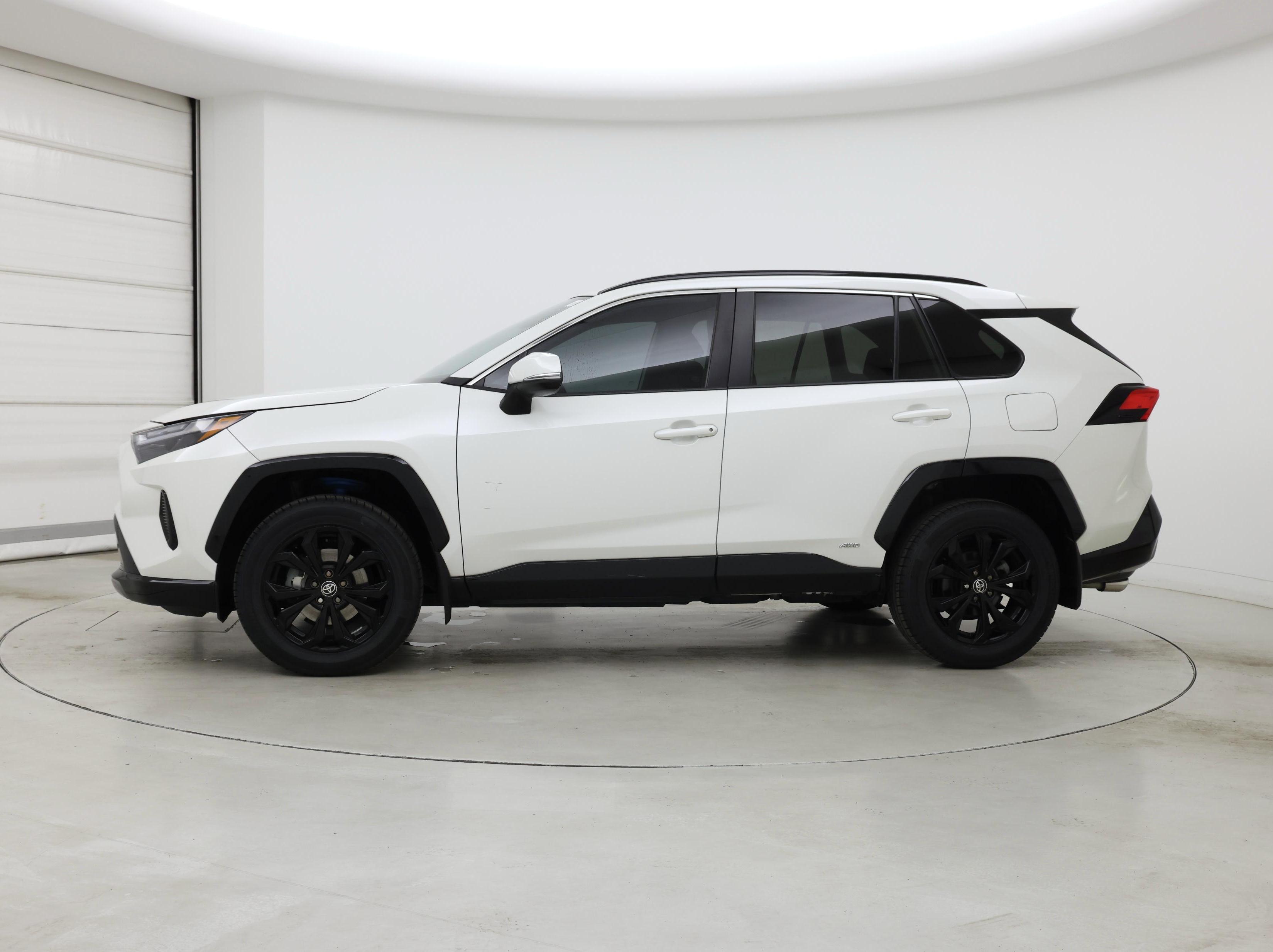 Thumbnail: 2022 Toyota RAV4 - 3
