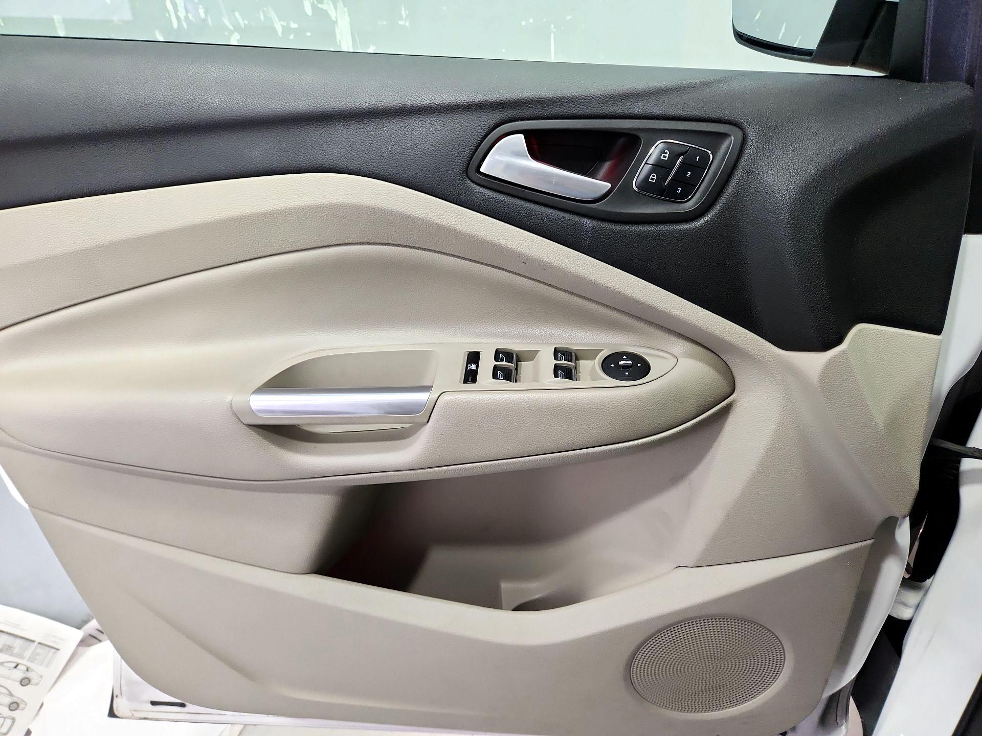 Thumbnail: 2015 Ford Escape - 12