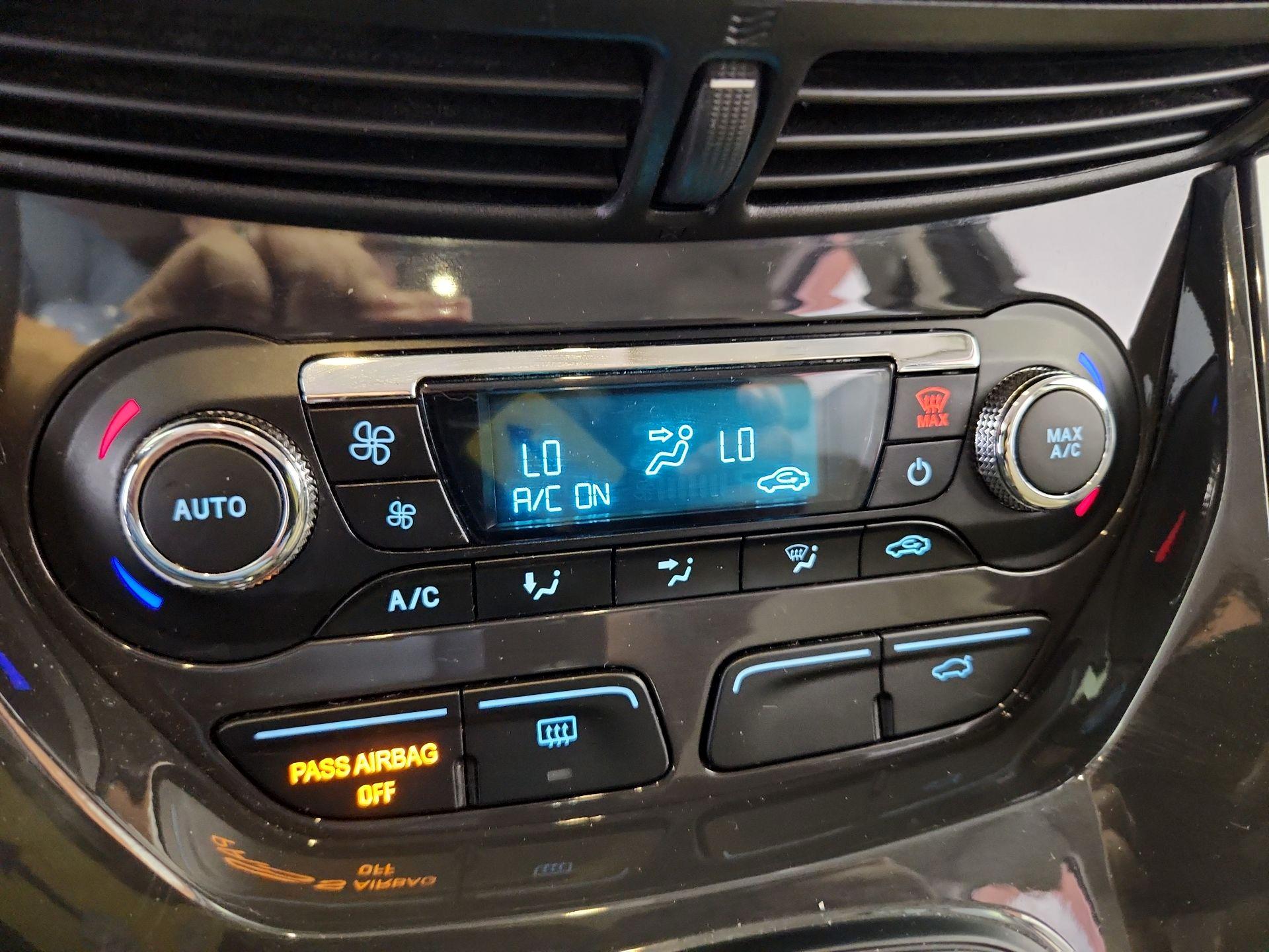 Thumbnail: 2015 Ford Escape - 17