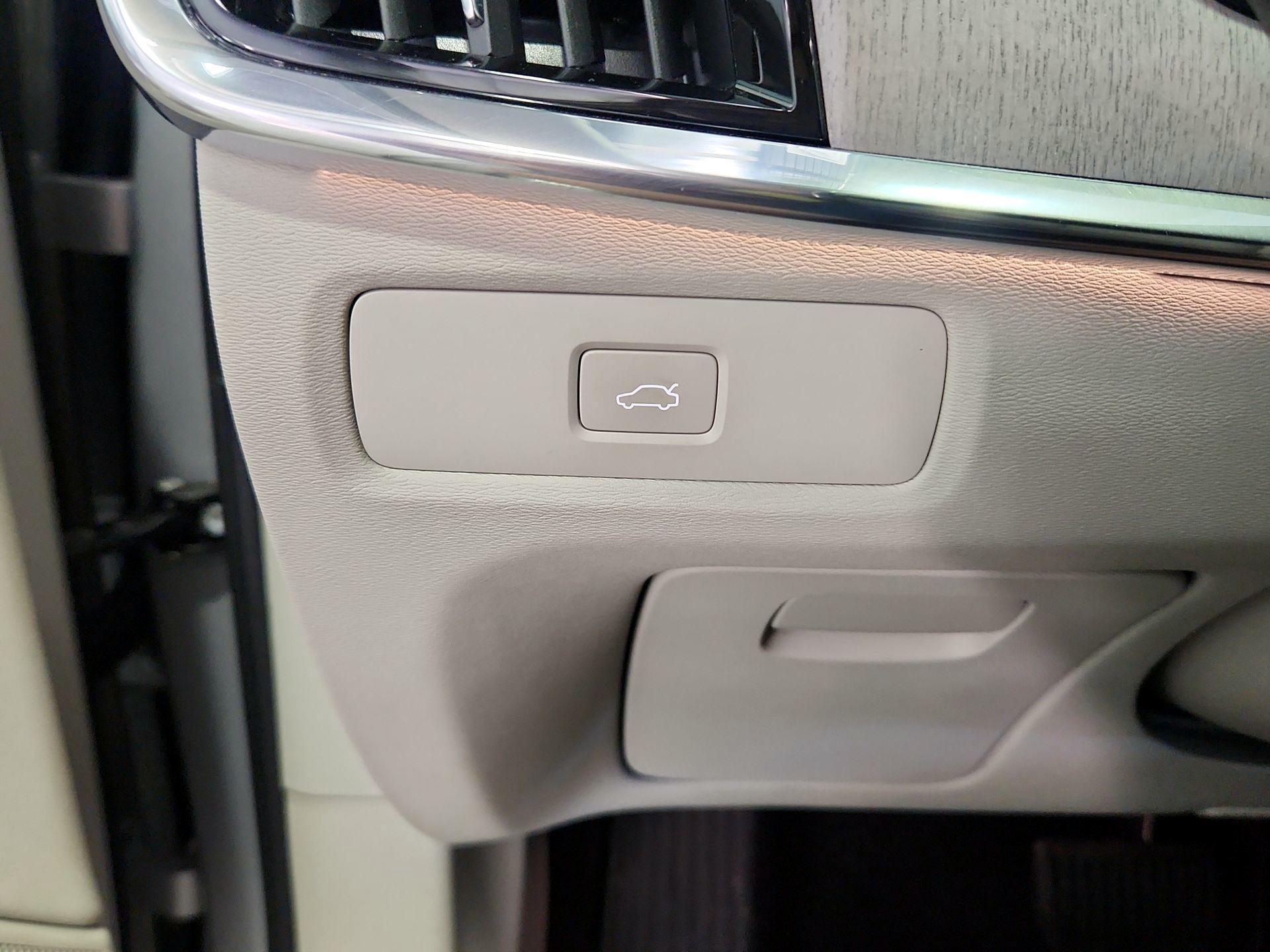 Thumbnail: 2023 Volvo S90 - 13