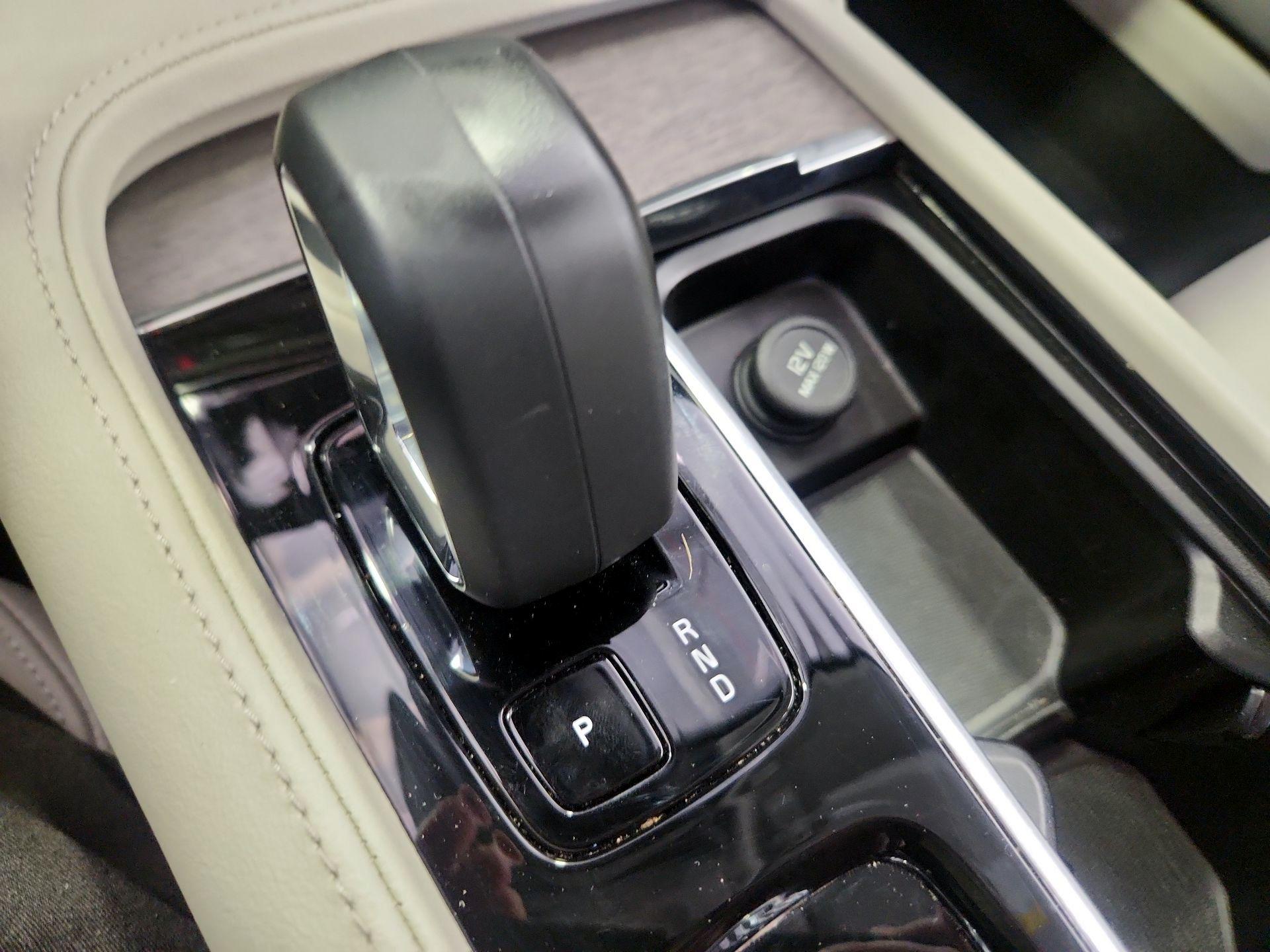 Thumbnail: 2023 Volvo S90 - 17