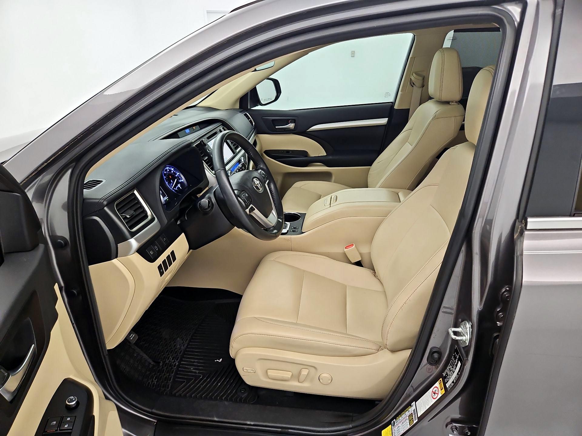 Thumbnail: 2019 Toyota Highlander - 11