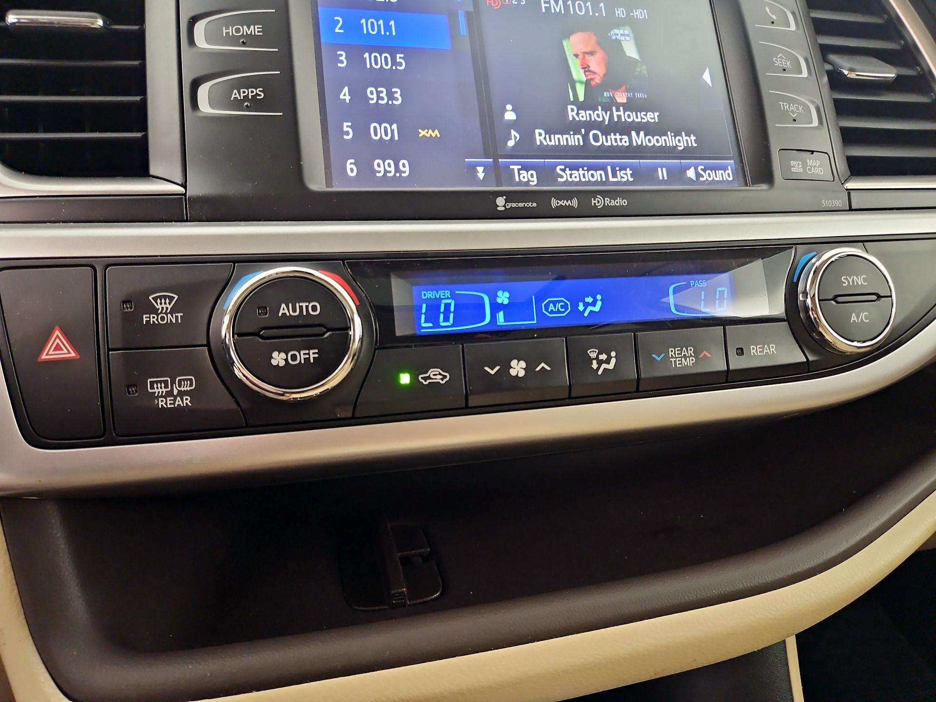 Thumbnail: 2019 Toyota Highlander - 17