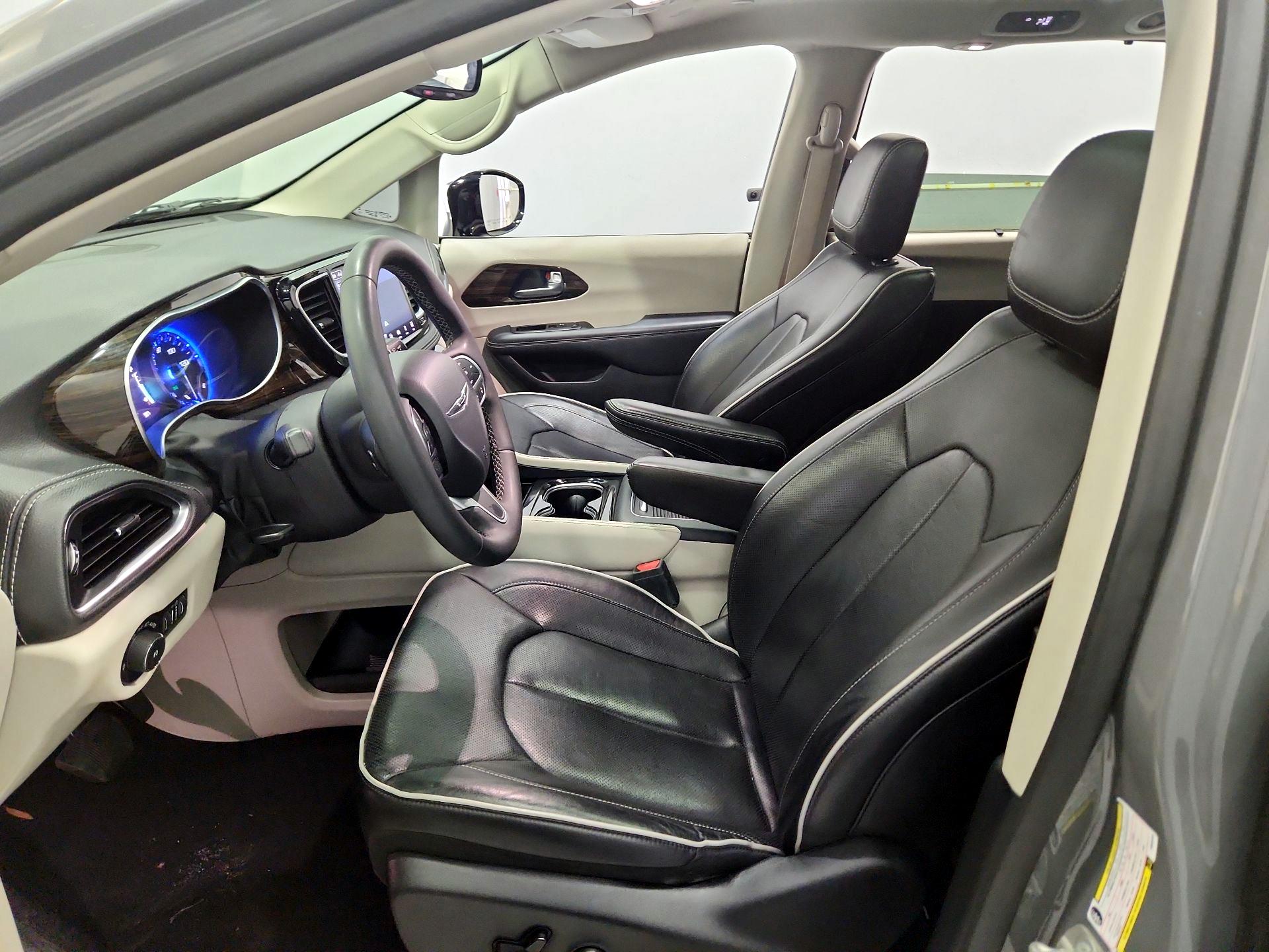 Thumbnail: 2023 Chrysler Pacifica - 11