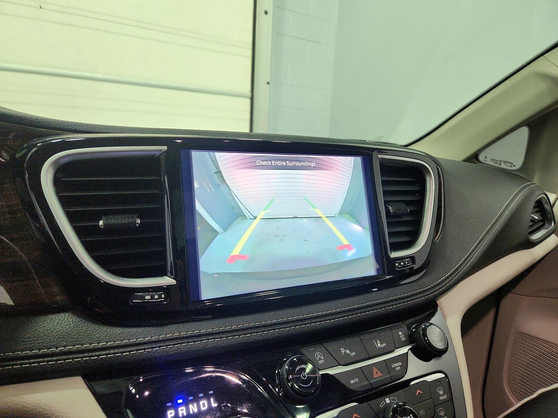 Thumbnail: 2023 Chrysler Pacifica - 15