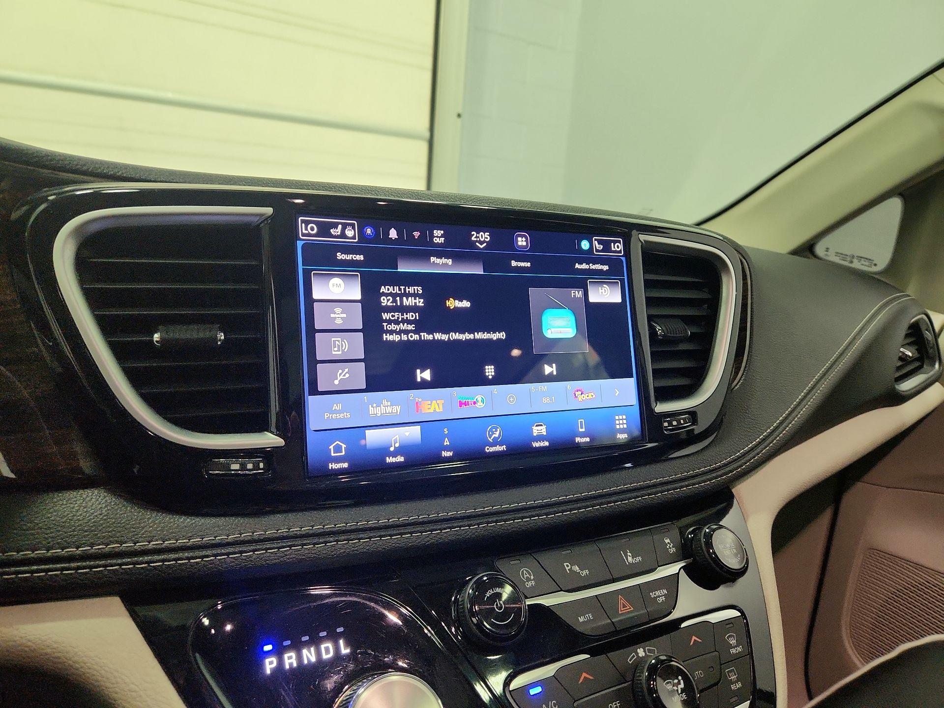 Thumbnail: 2023 Chrysler Pacifica - 16