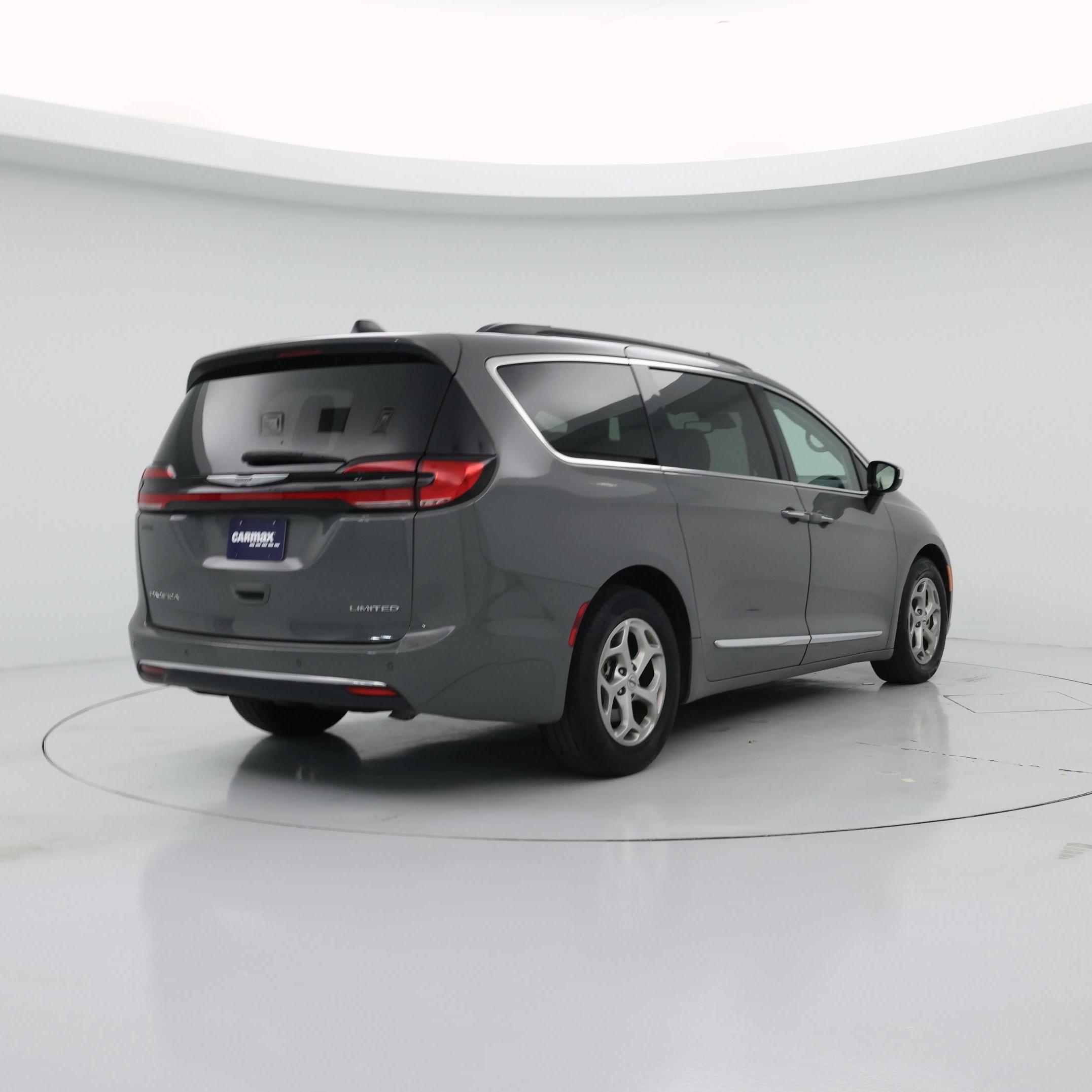 Thumbnail: 2023 Chrysler Pacifica - 8