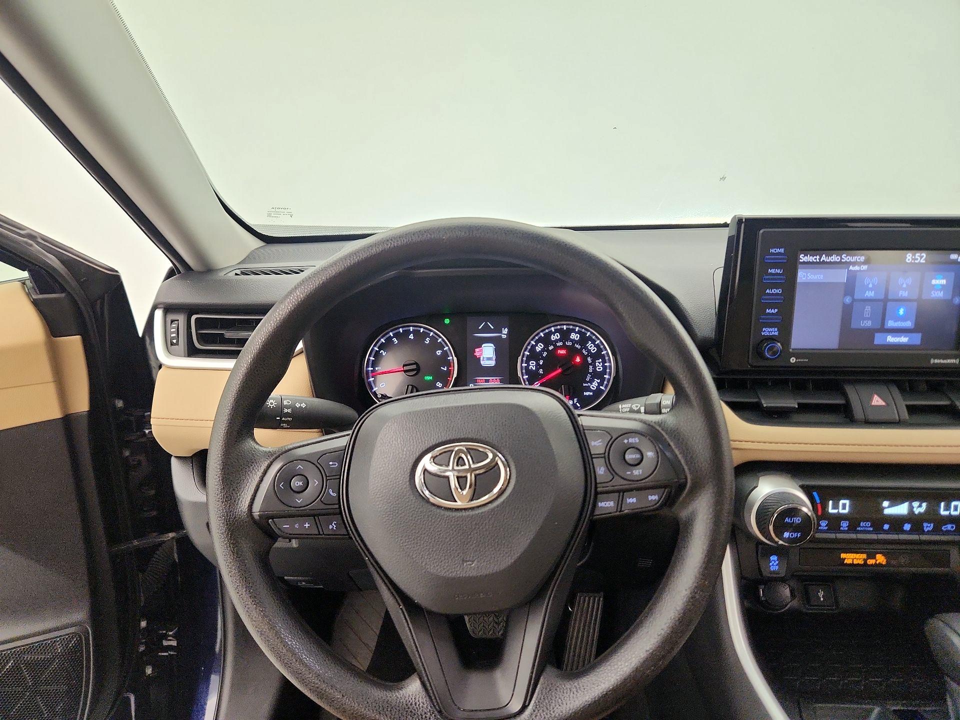 Thumbnail: 2022 Toyota RAV4 - 10