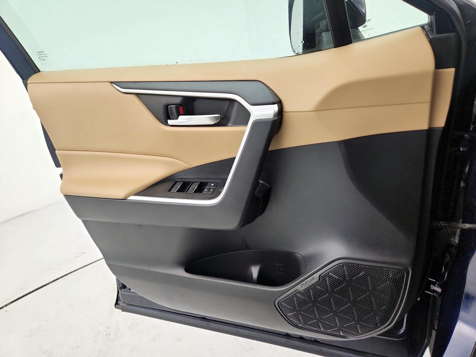 Thumbnail: 2022 Toyota RAV4 - 12