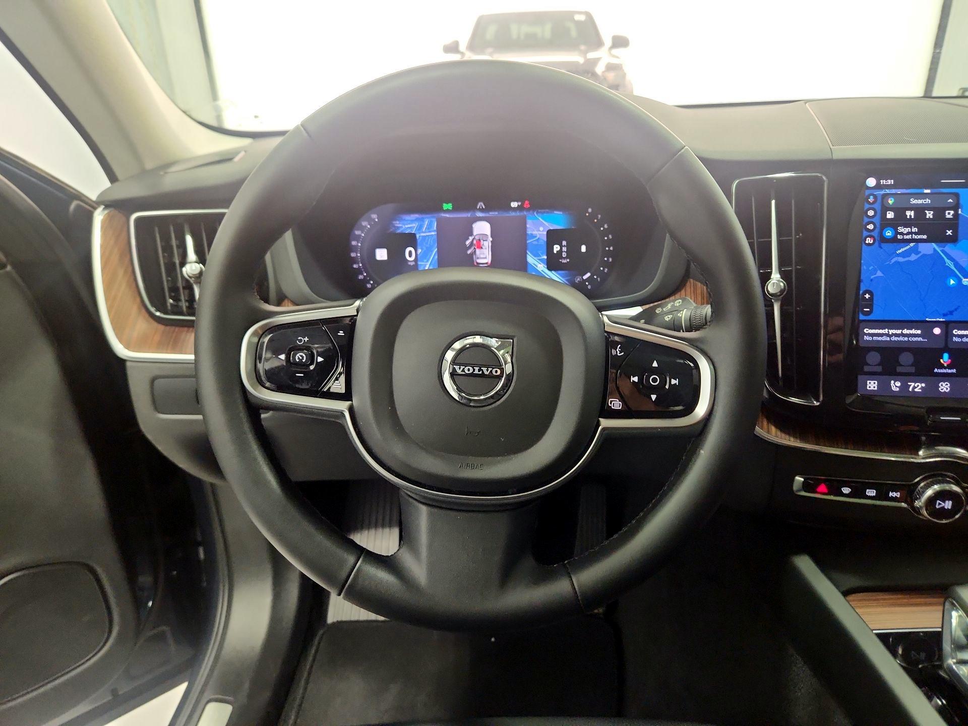 Thumbnail: 2023 Volvo XC60 - 10