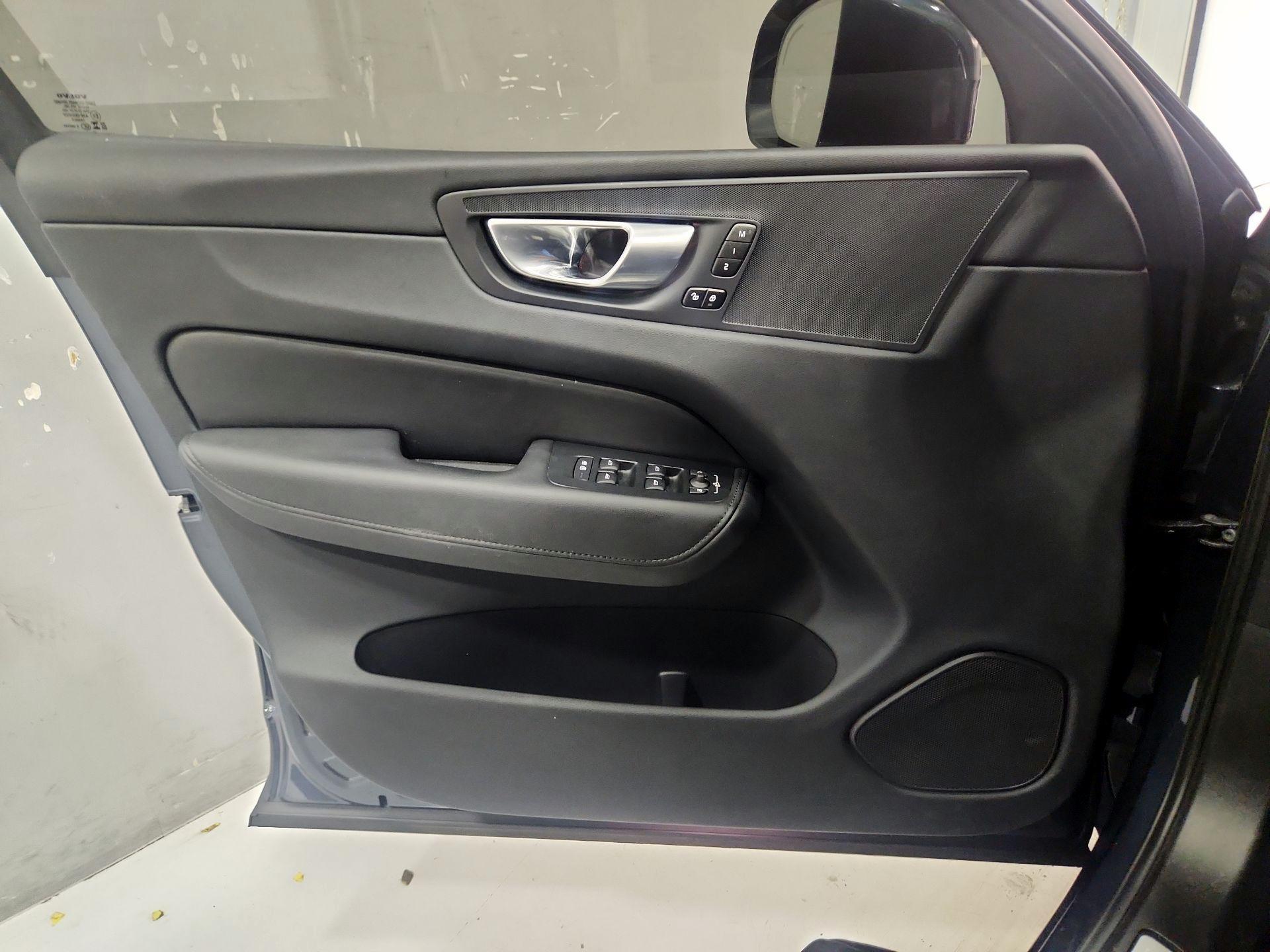 Thumbnail: 2023 Volvo XC60 - 12