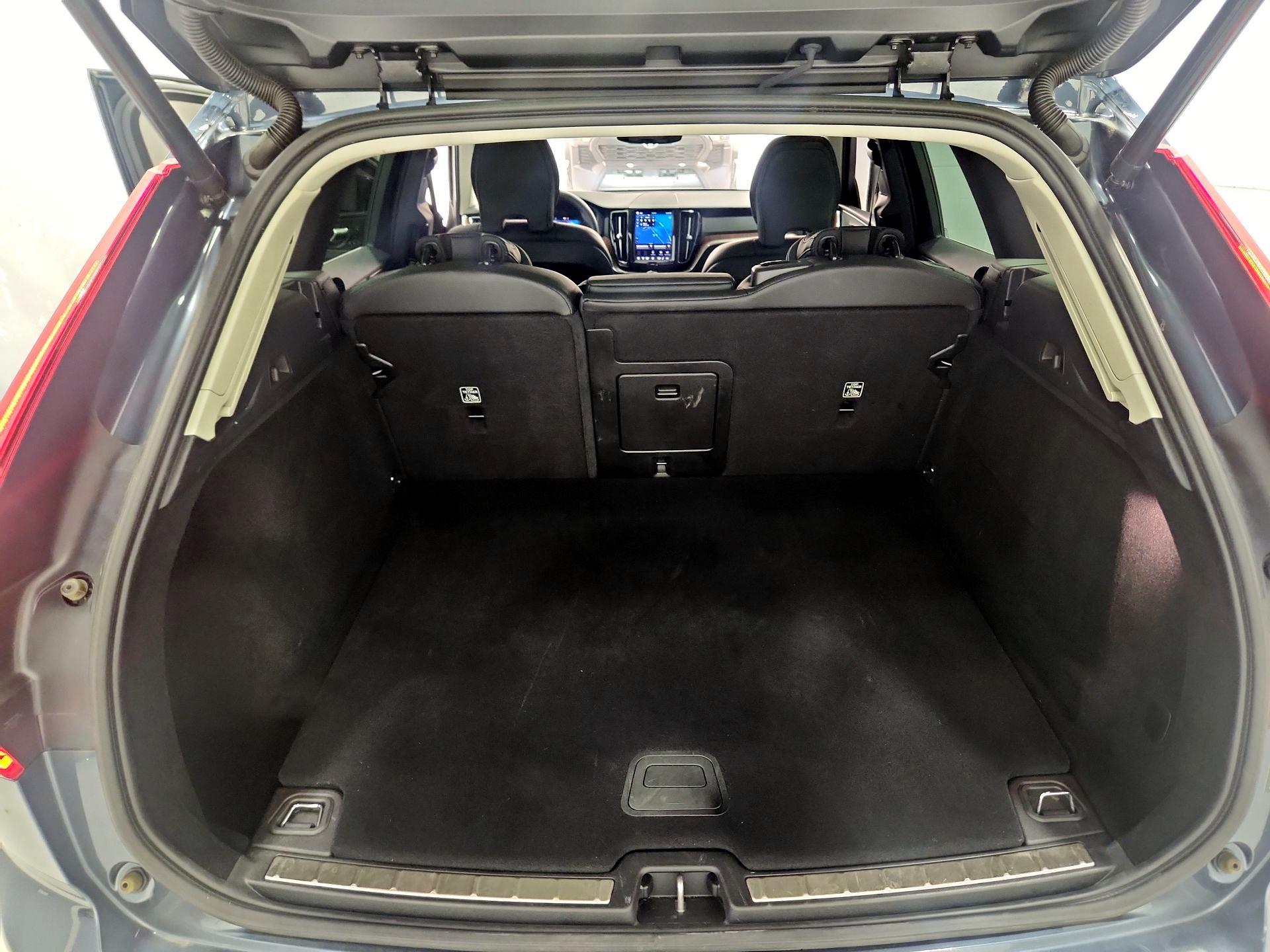 Thumbnail: 2023 Volvo XC60 - 19