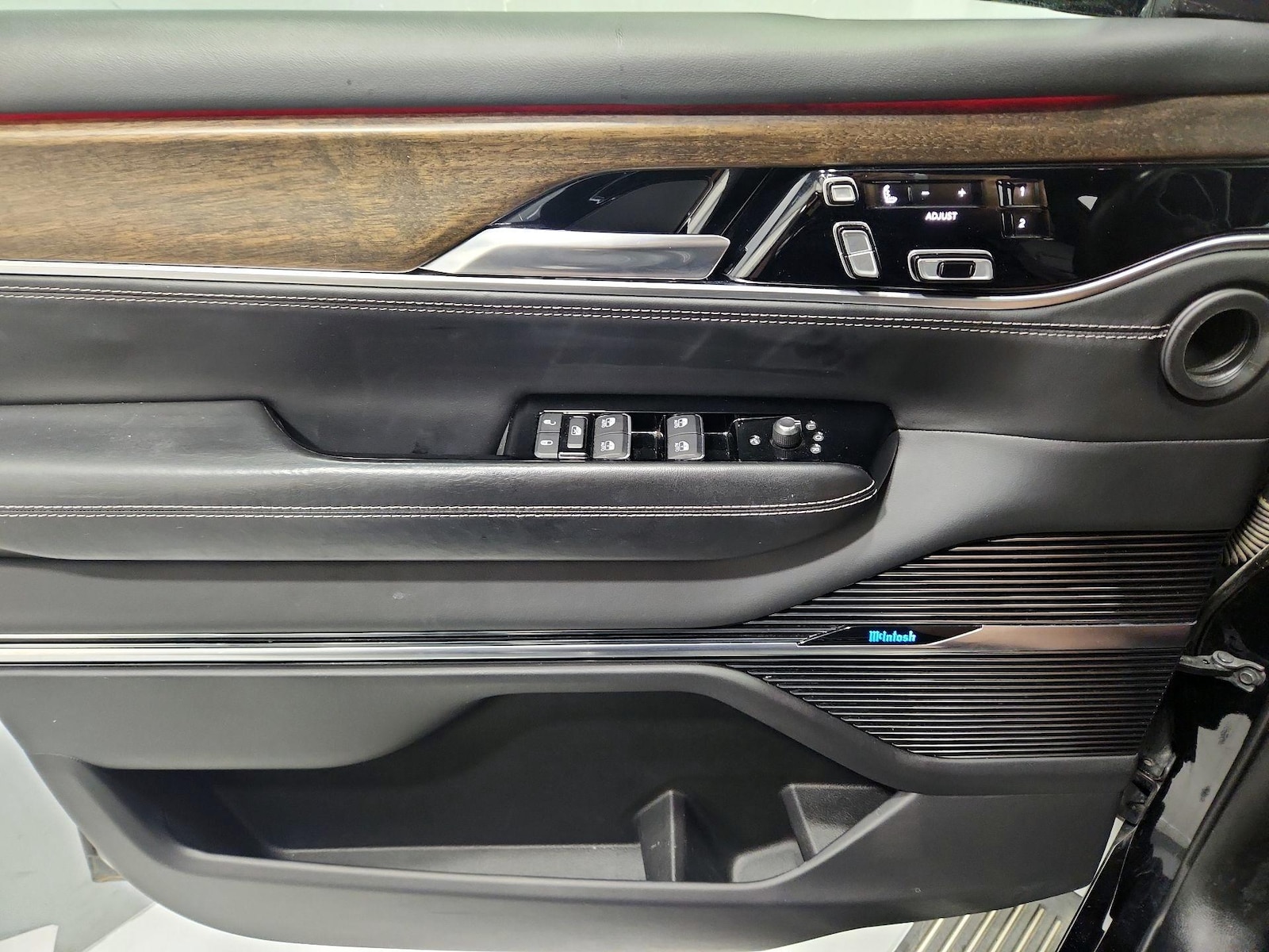 2023 Jeep Grand Wagoneer Series II - Photo 13