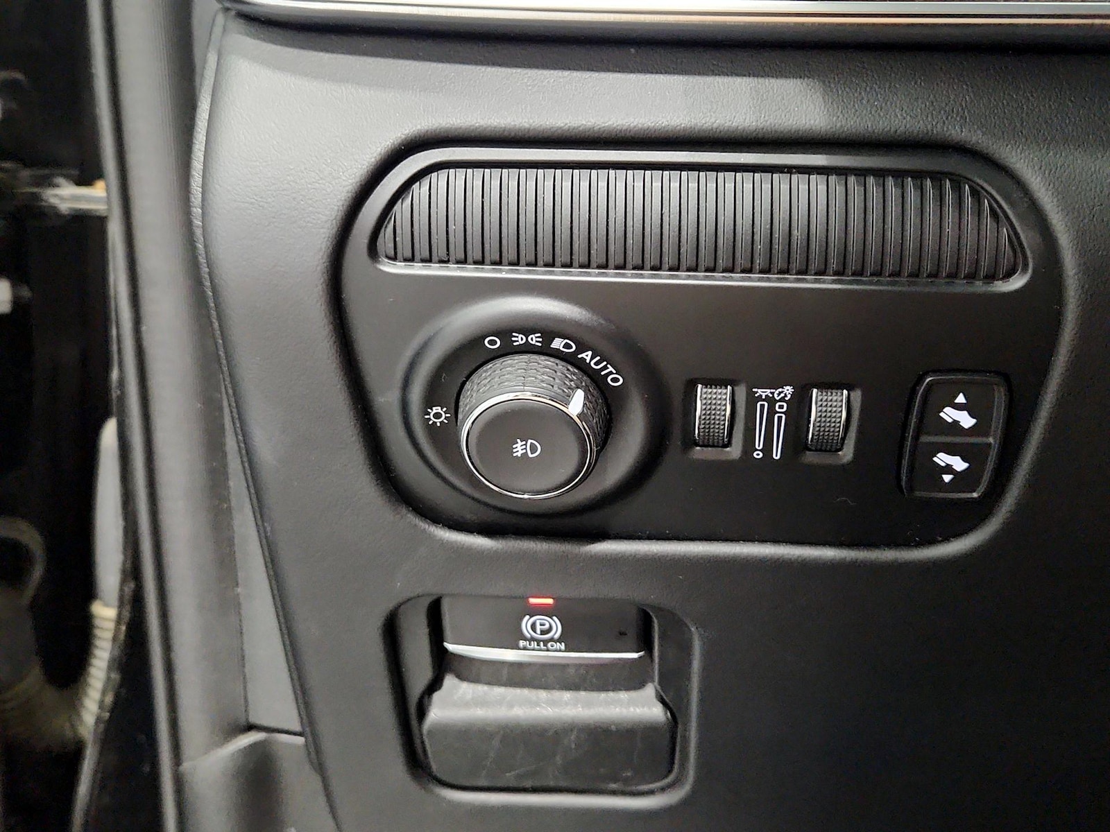 2023 Jeep Grand Wagoneer Series II - Photo 14