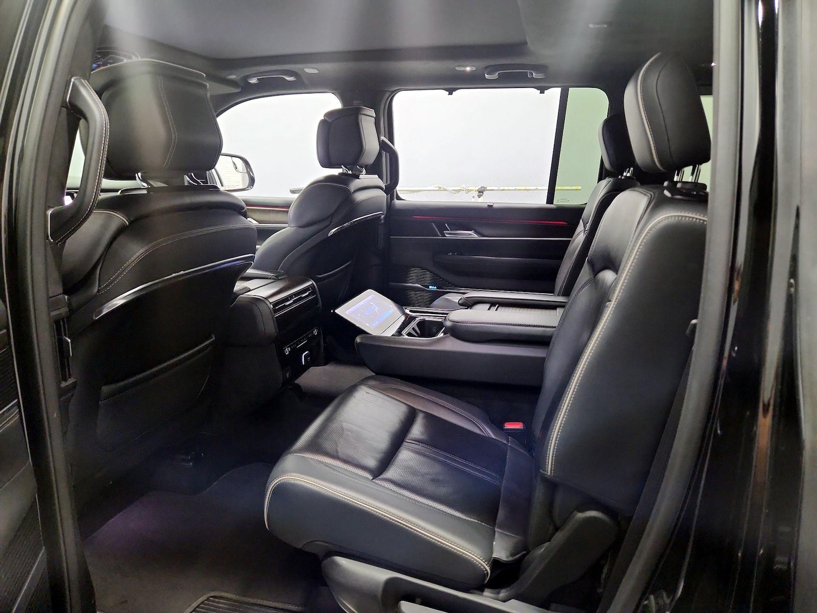 2023 Jeep Grand Wagoneer Series II - Photo 22