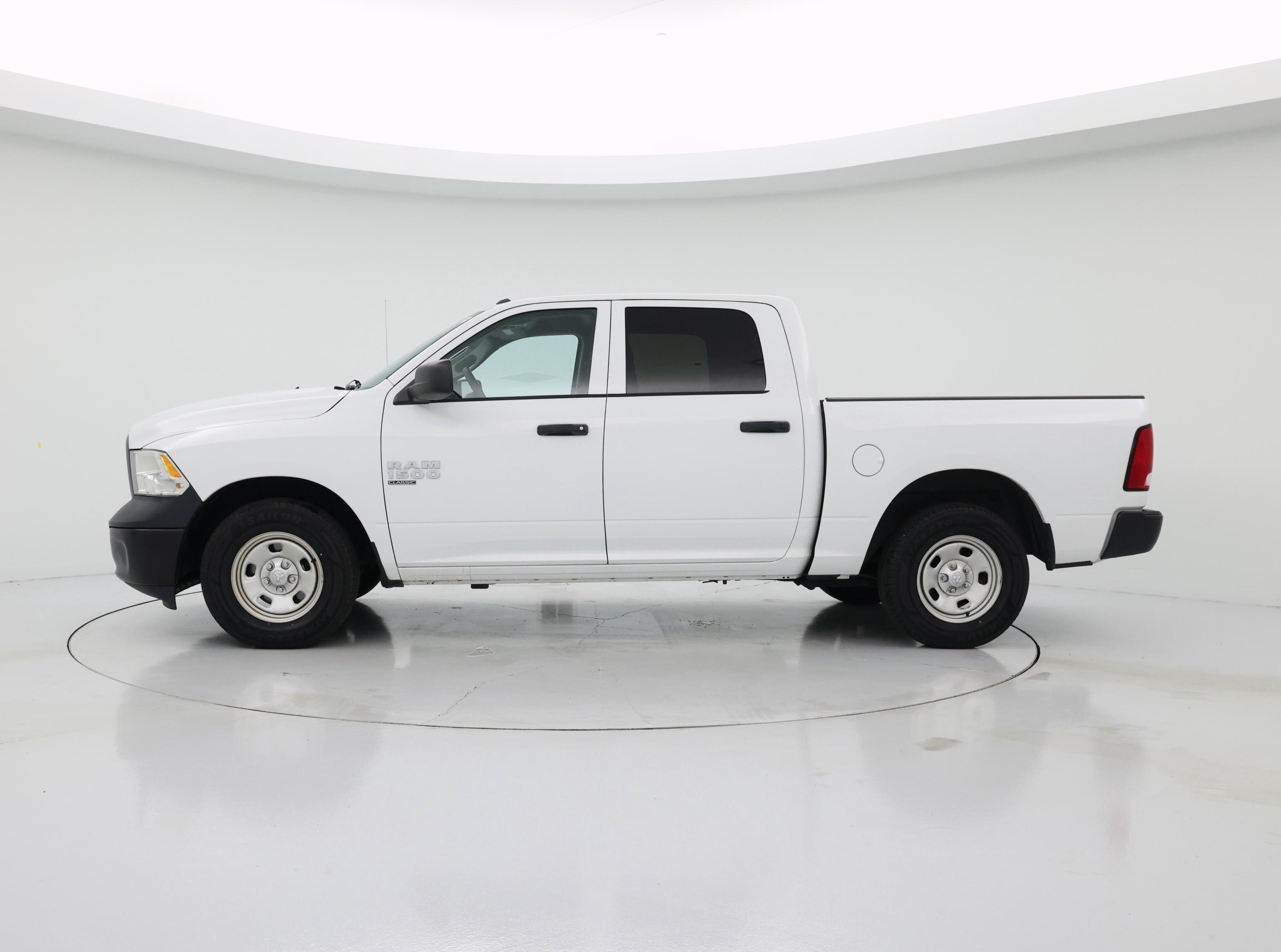 Thumbnail: 2022 RAM 1500 Classic - 3