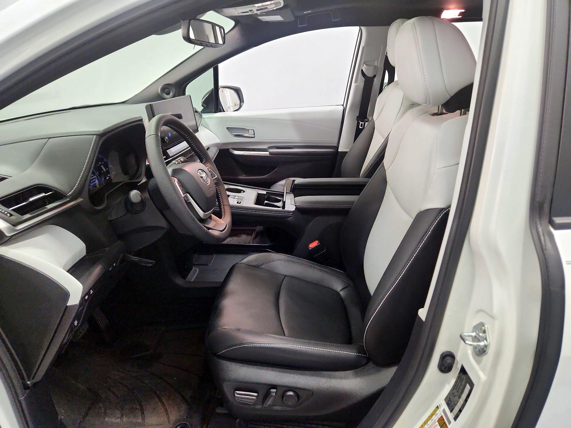 Thumbnail: 2025 Toyota Sienna - 11