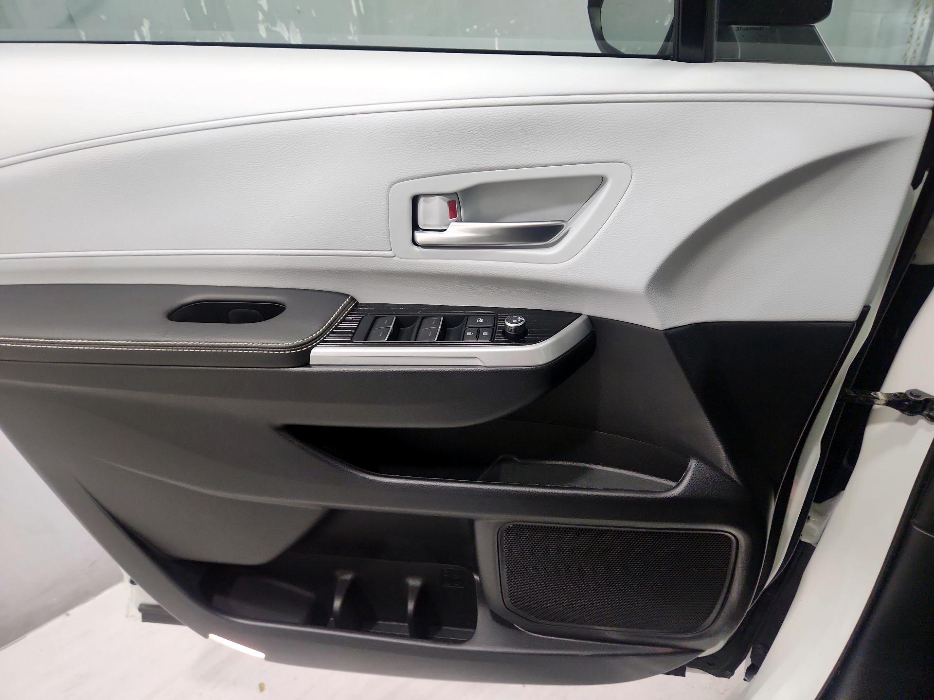 Thumbnail: 2025 Toyota Sienna - 12