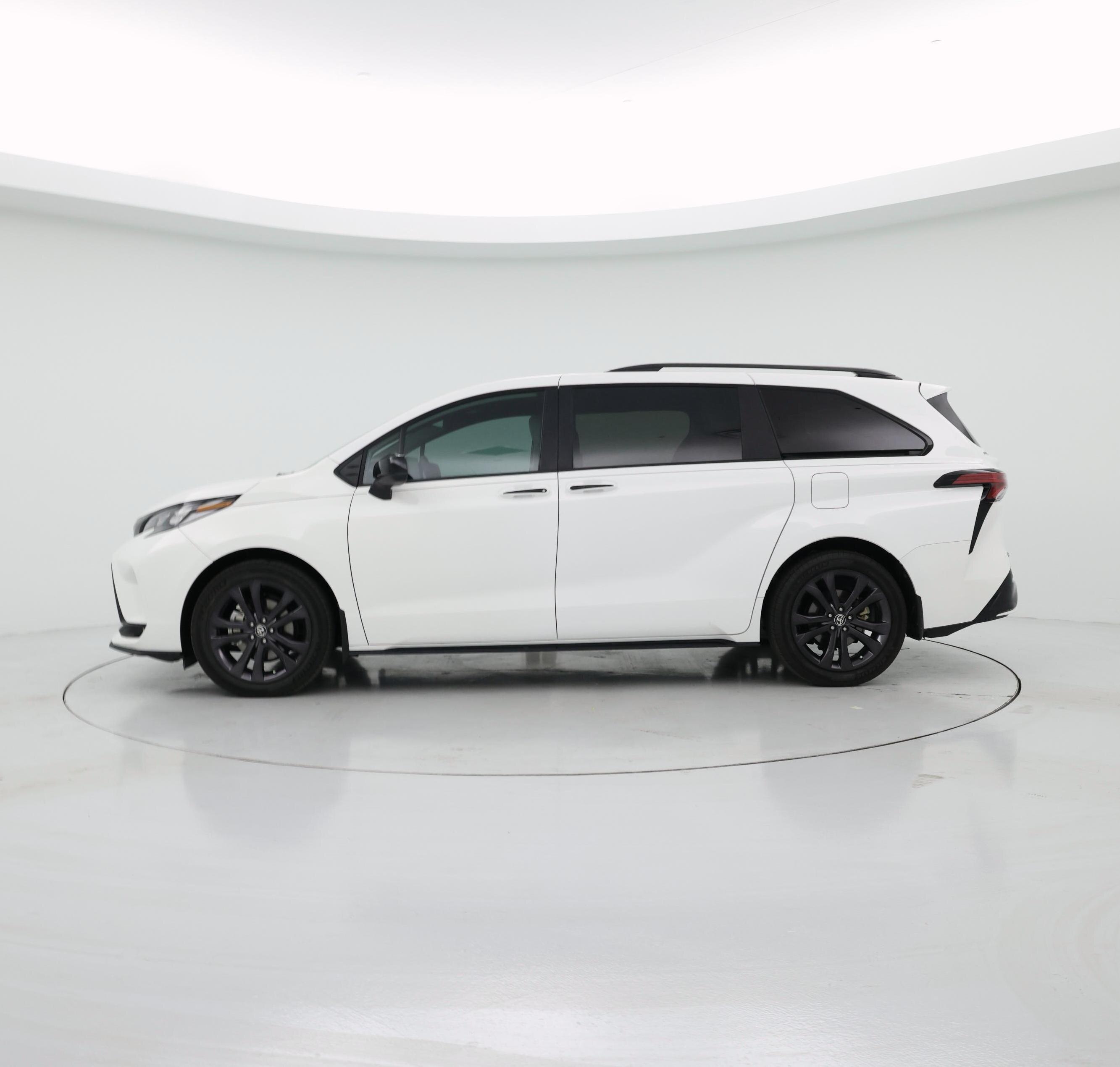 Thumbnail: 2025 Toyota Sienna - 3