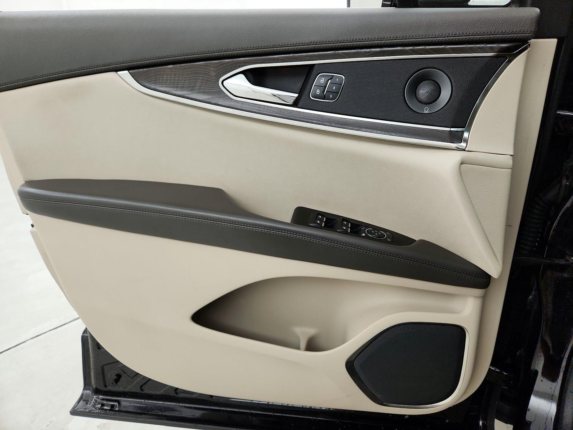 Thumbnail: 2019 Lincoln Nautilus - 12