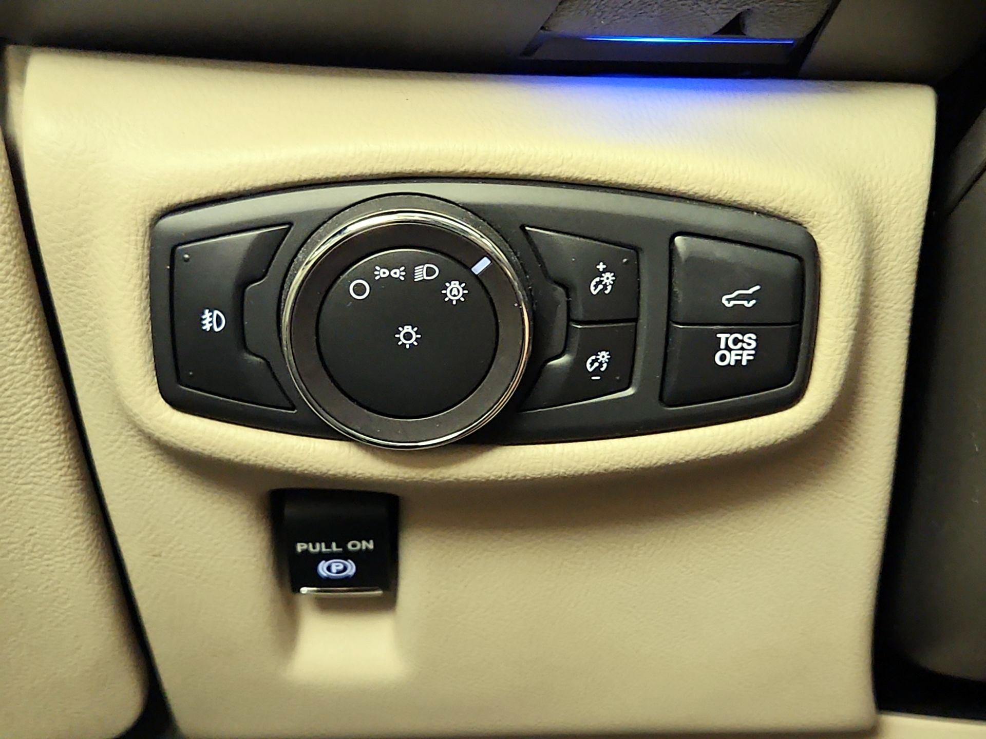Thumbnail: 2019 Lincoln Nautilus - 13