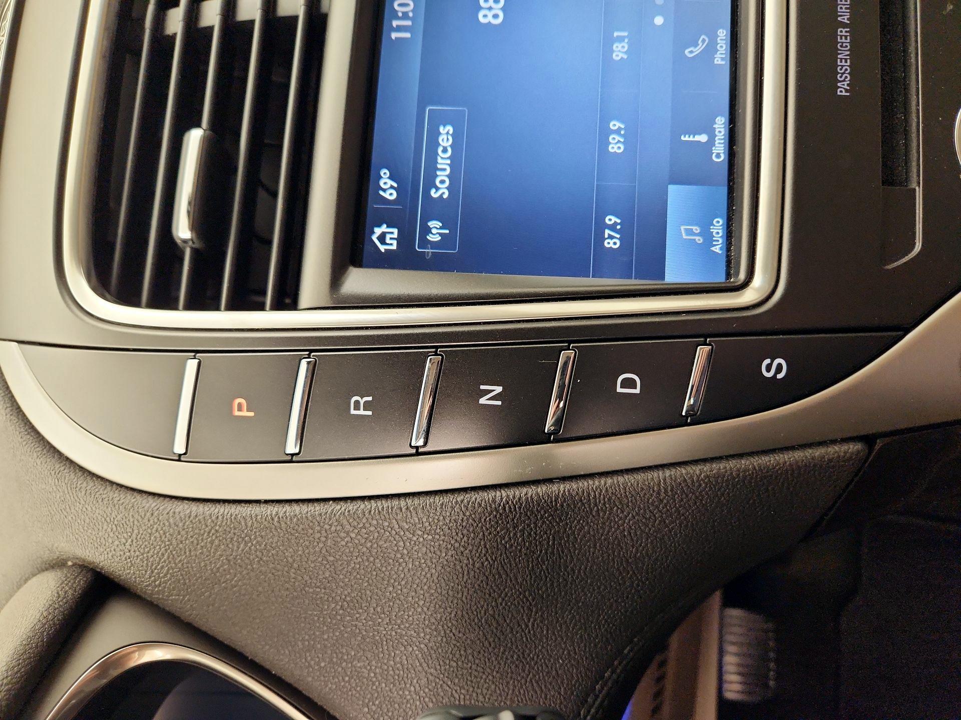 Thumbnail: 2019 Lincoln Nautilus - 18