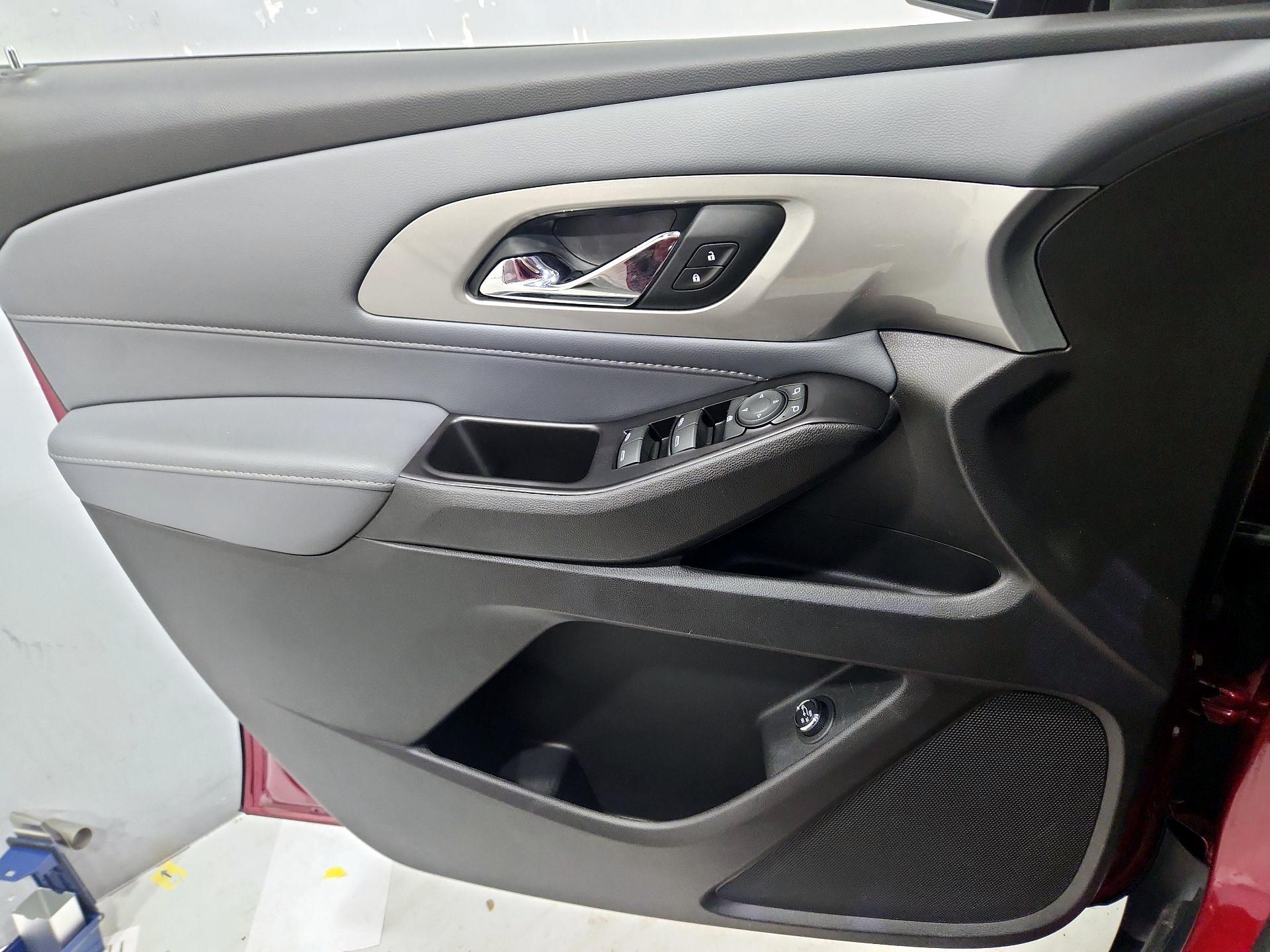 Thumbnail: 2020 Chevrolet Traverse - 12