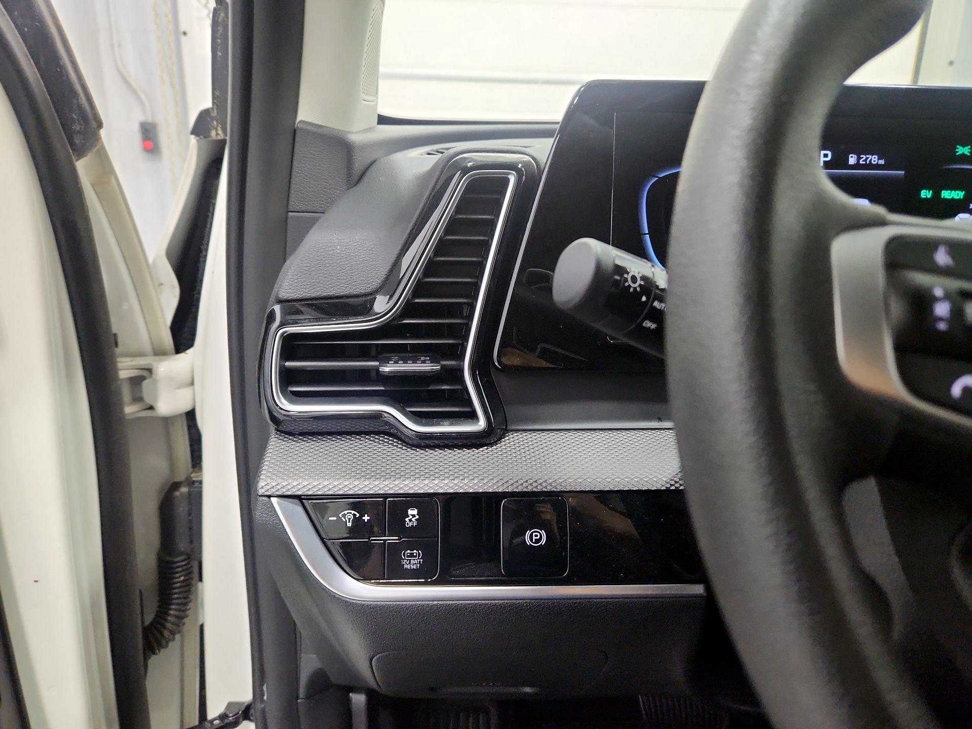 Thumbnail: 2023 Kia Sportage - 13