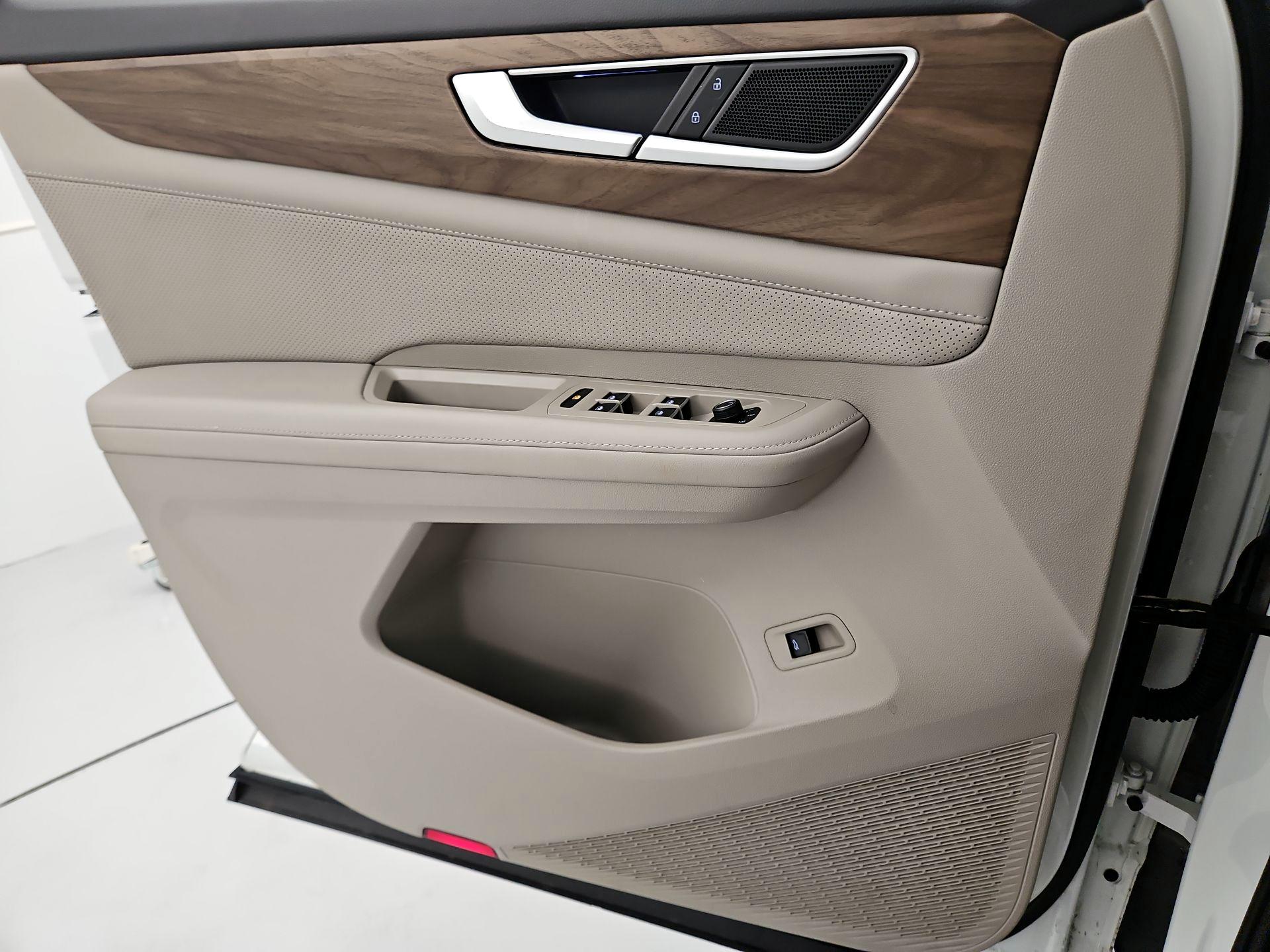 Thumbnail: 2024 Volkswagen Atlas - 12