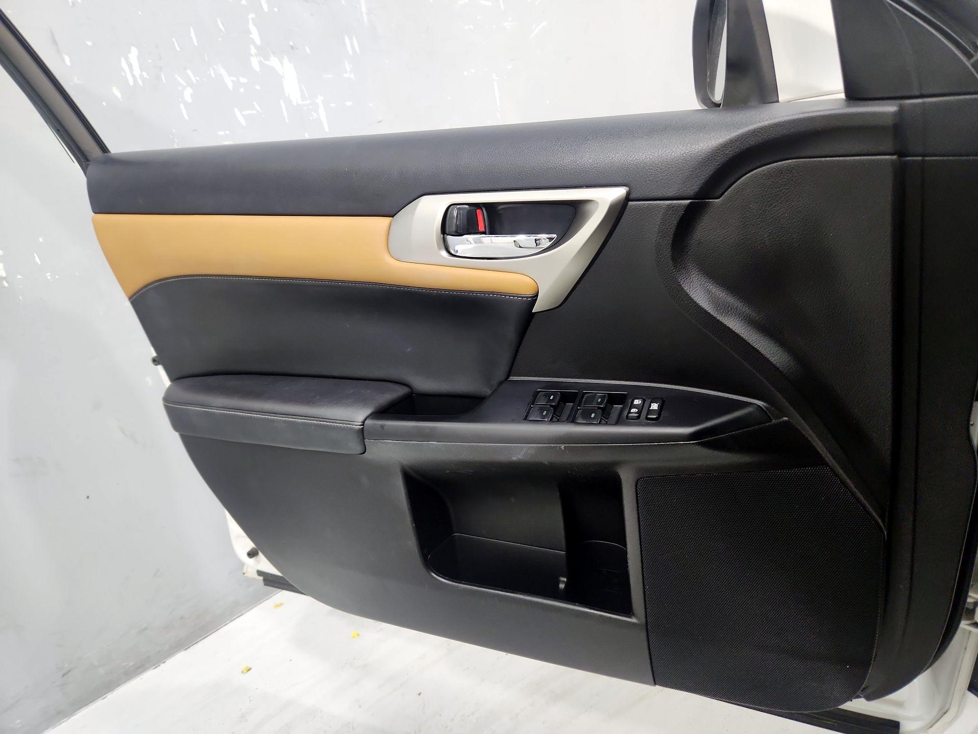Thumbnail: 2016 Lexus CT - 12