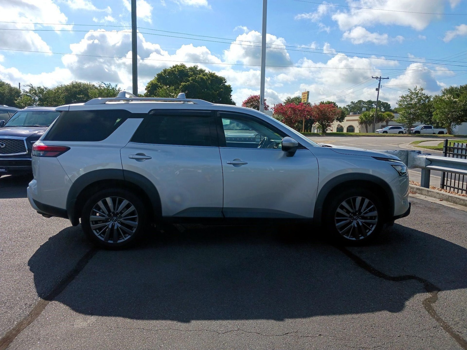 2023 Nissan Pathfinder SL - Photo 5