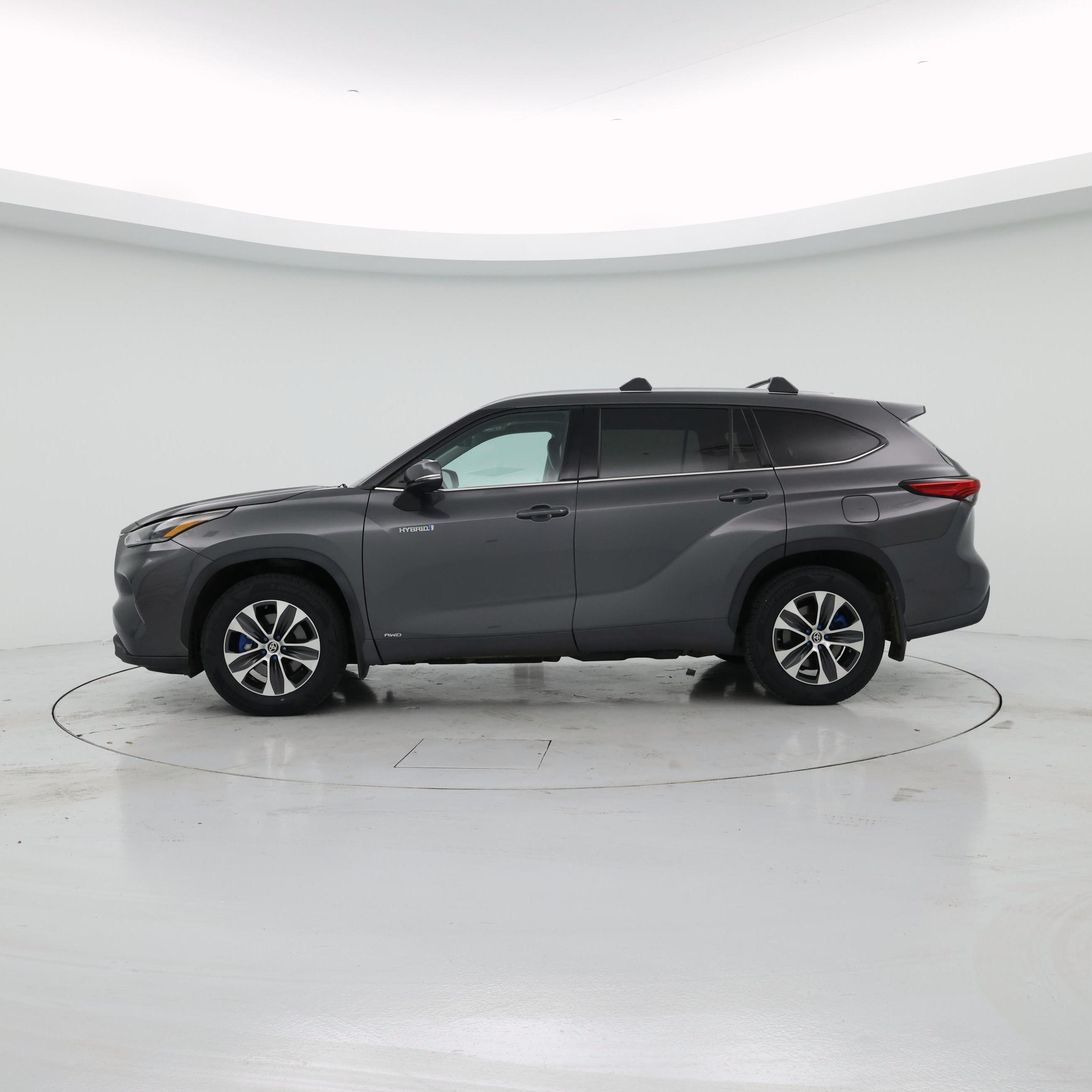 Thumbnail: 2021 Toyota Highlander - 3