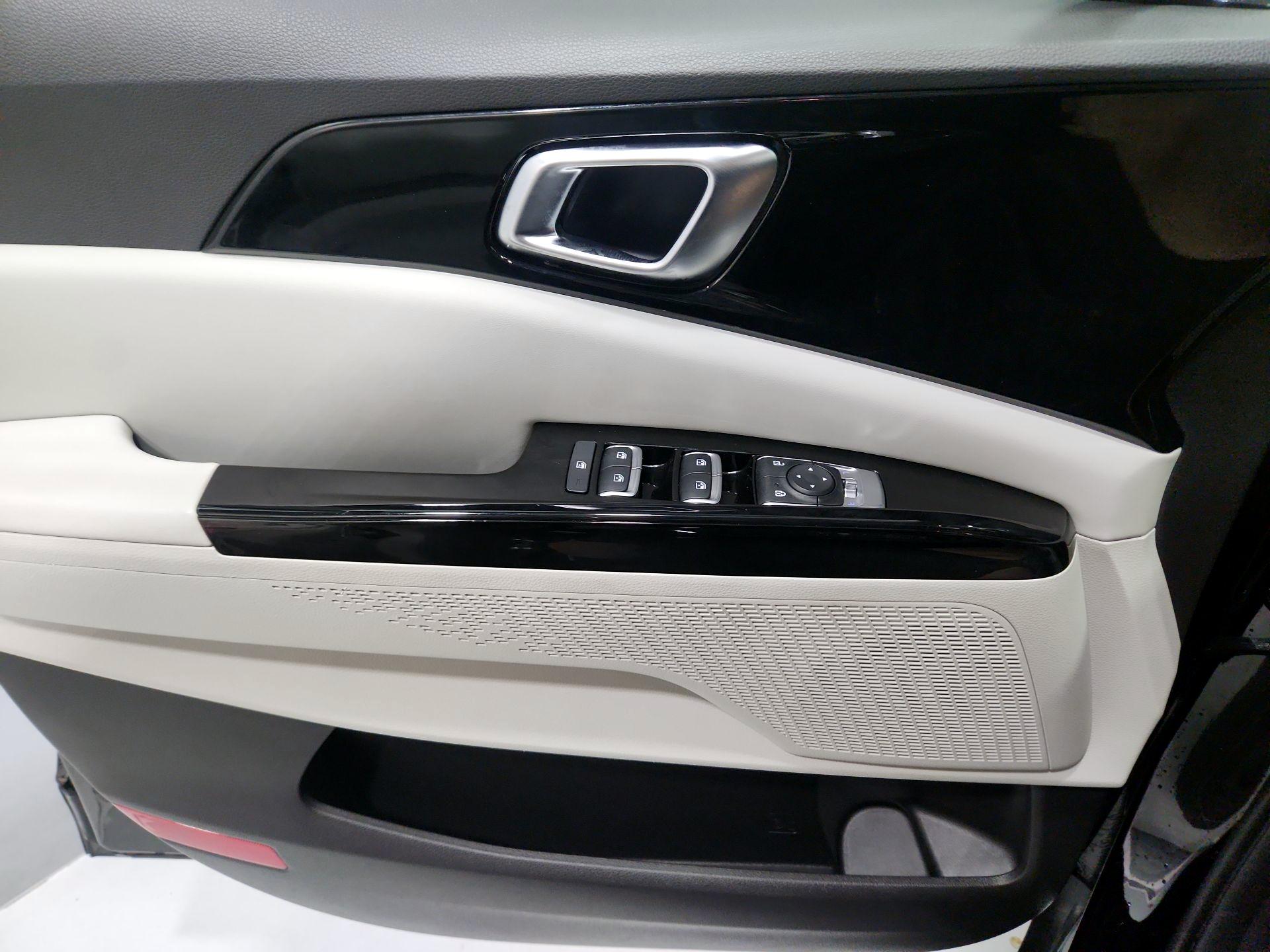 Thumbnail: 2022 Kia Carnival - 12